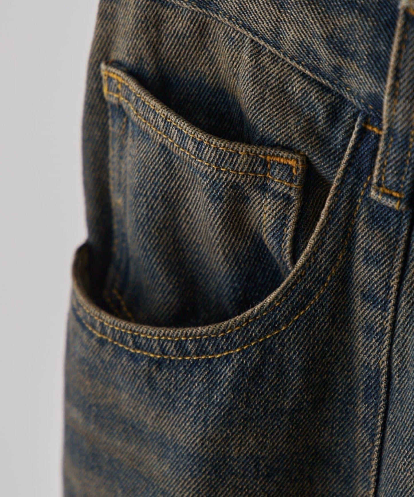 Neucon 寬鬆彎刀版型 水洗做舊牛仔 褲子（可成套搭配）