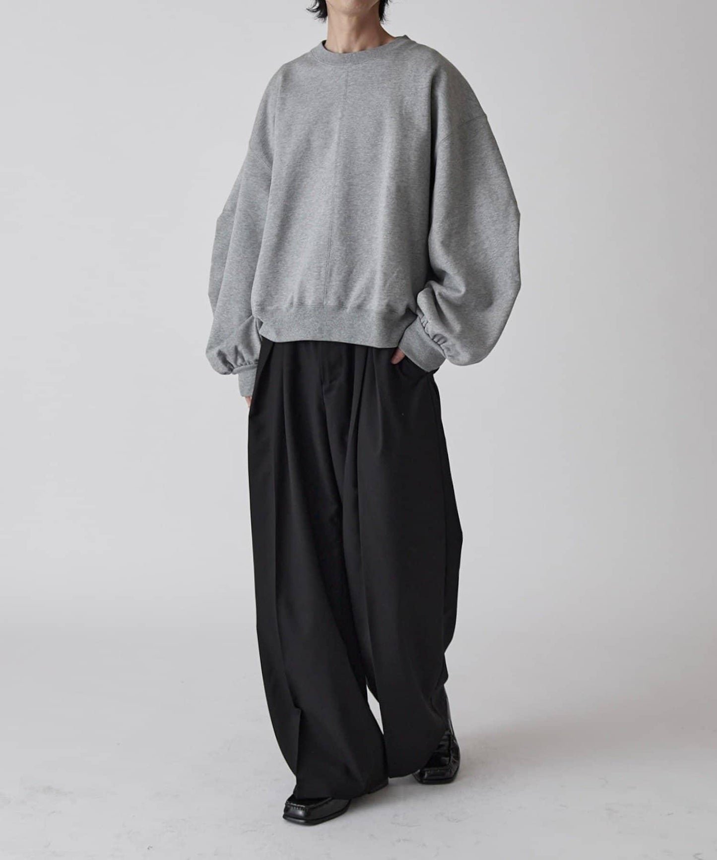 Neucon 蓬鬆褶袖短款衛衣