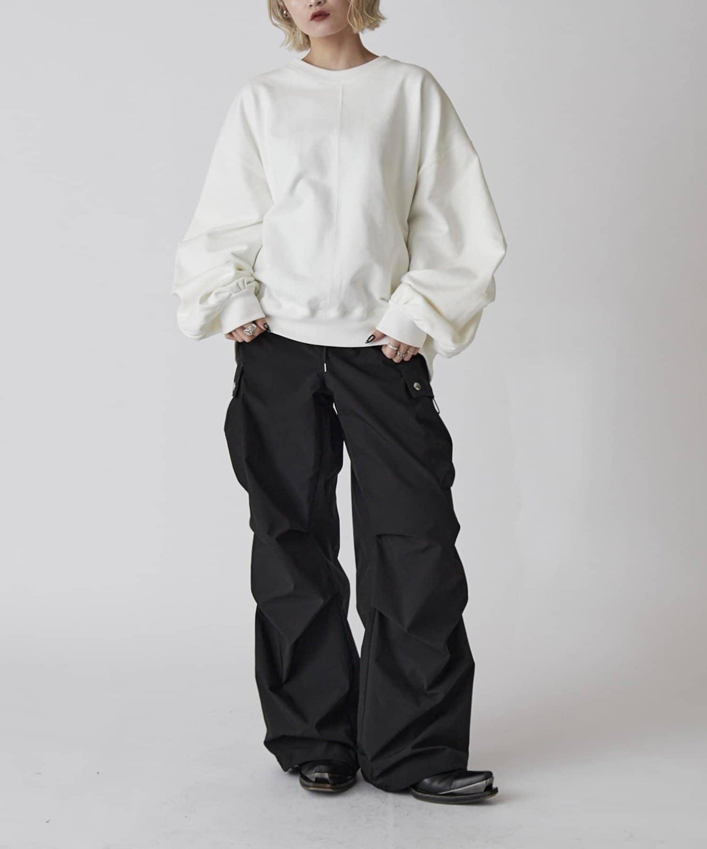 Neucon 蓬鬆褶袖短款衛衣