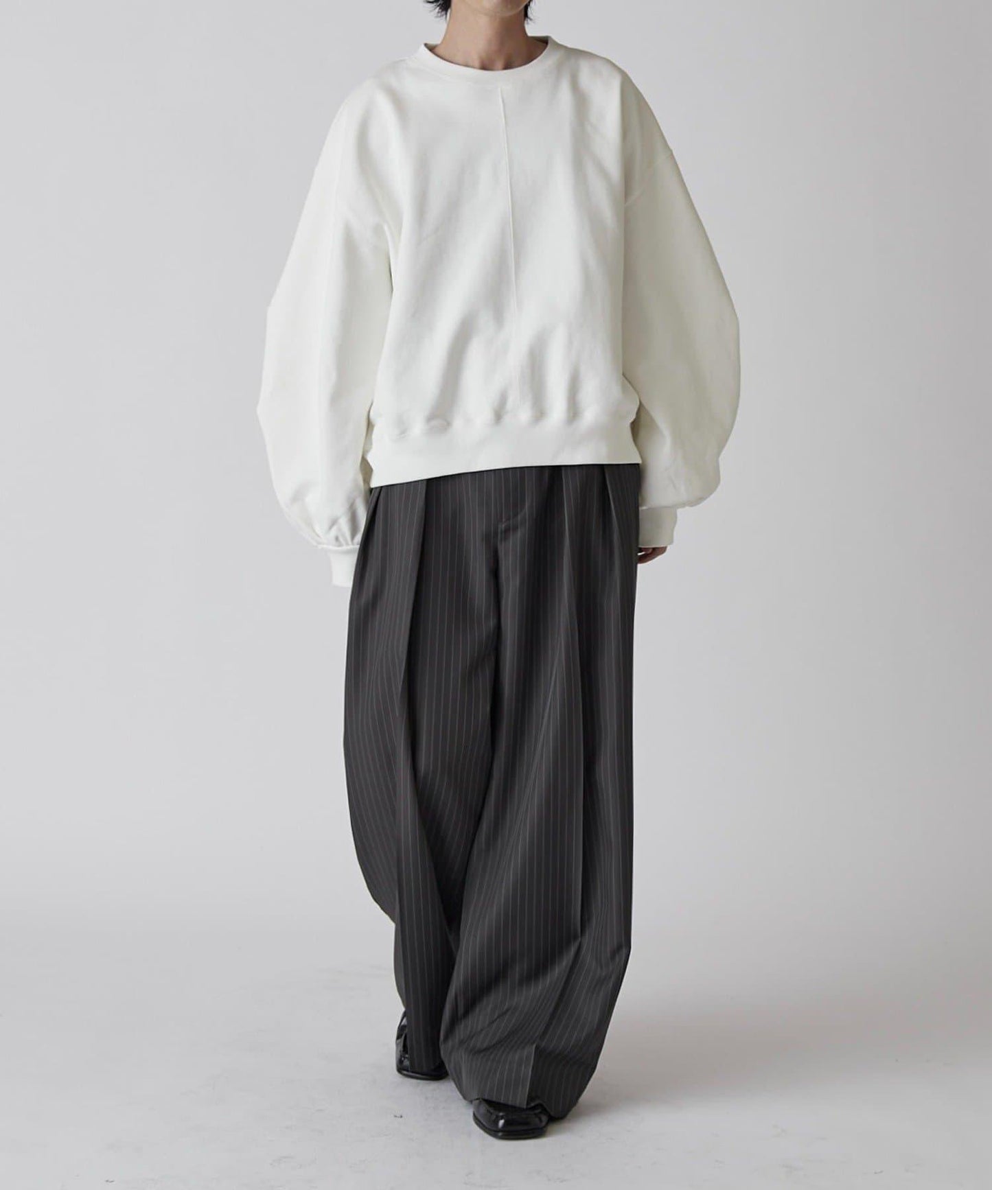 Neucon 蓬鬆褶袖短款衛衣