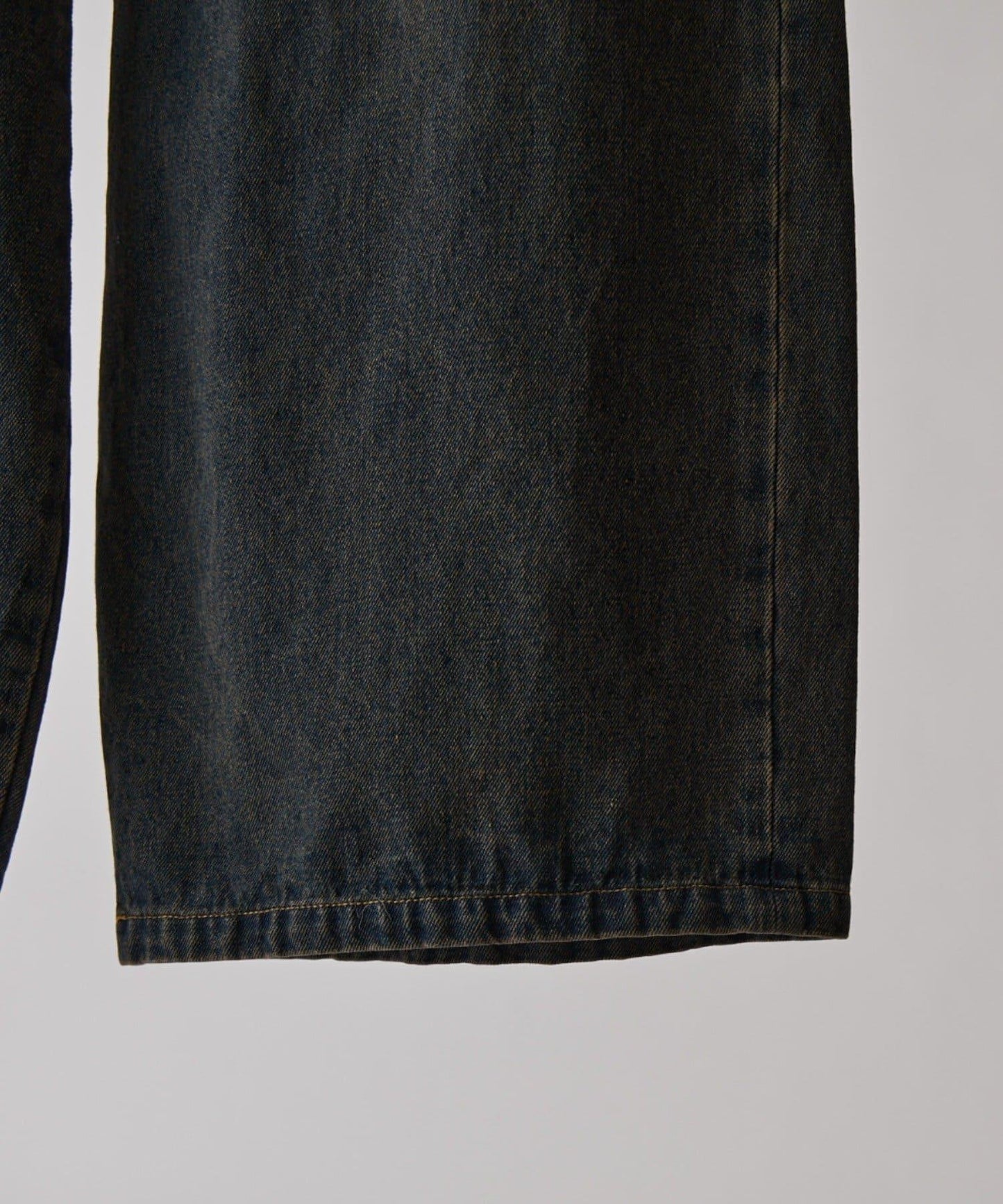 Neucon 寬鬆彎刀版型 水洗做舊牛仔 褲子（可成套搭配）