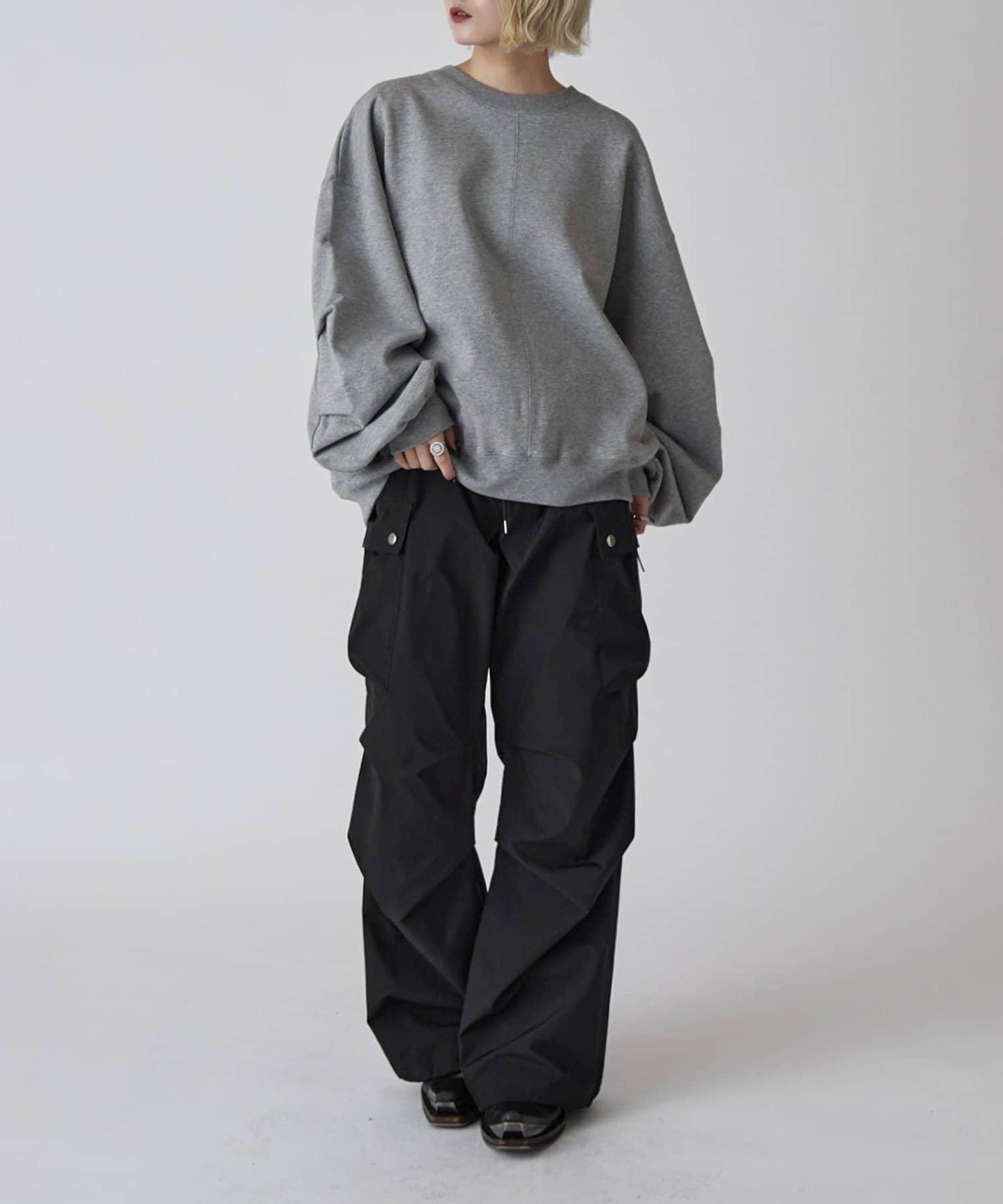 Neucon 蓬鬆褶袖短款衛衣