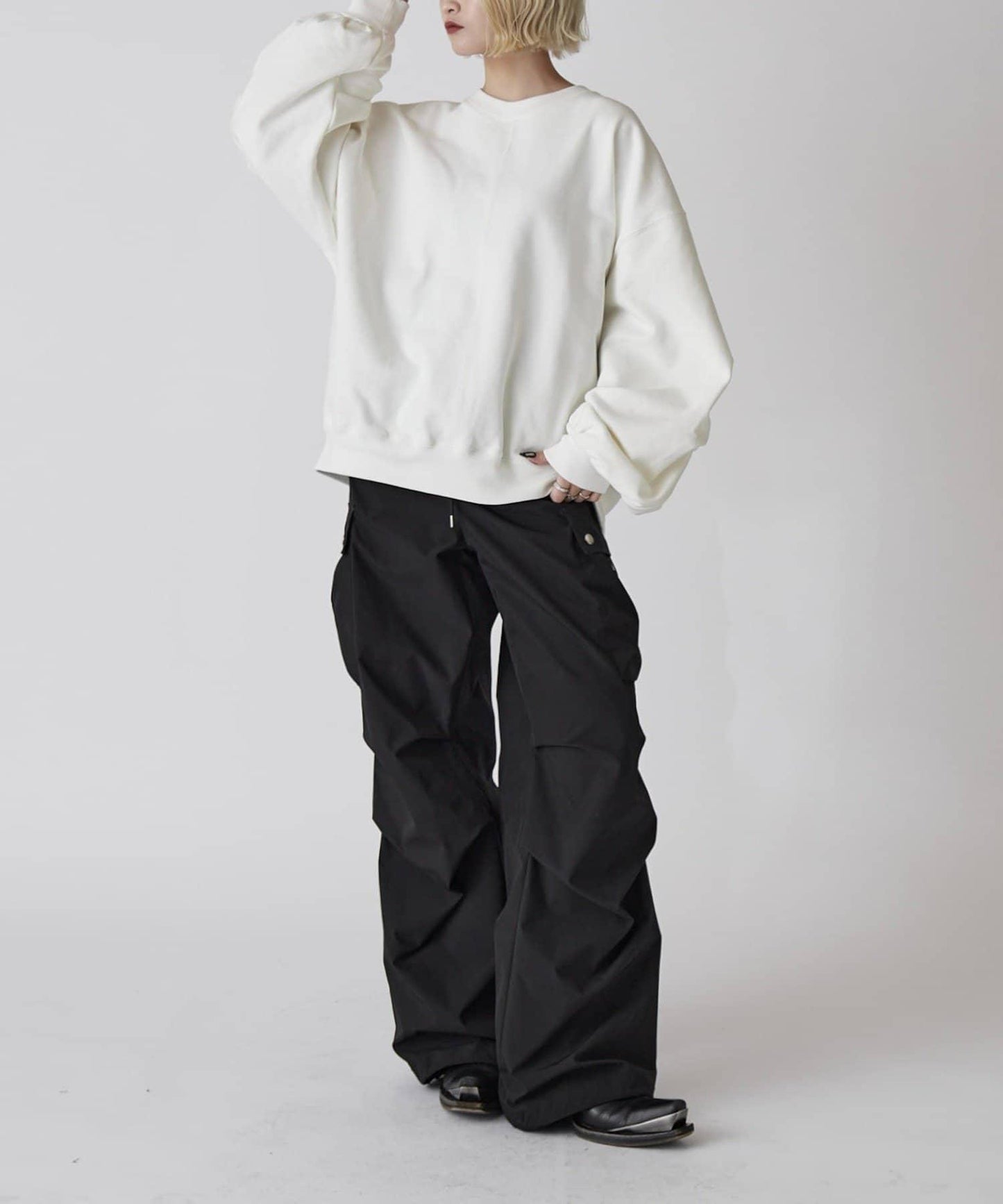 Neucon 蓬鬆褶袖短款衛衣