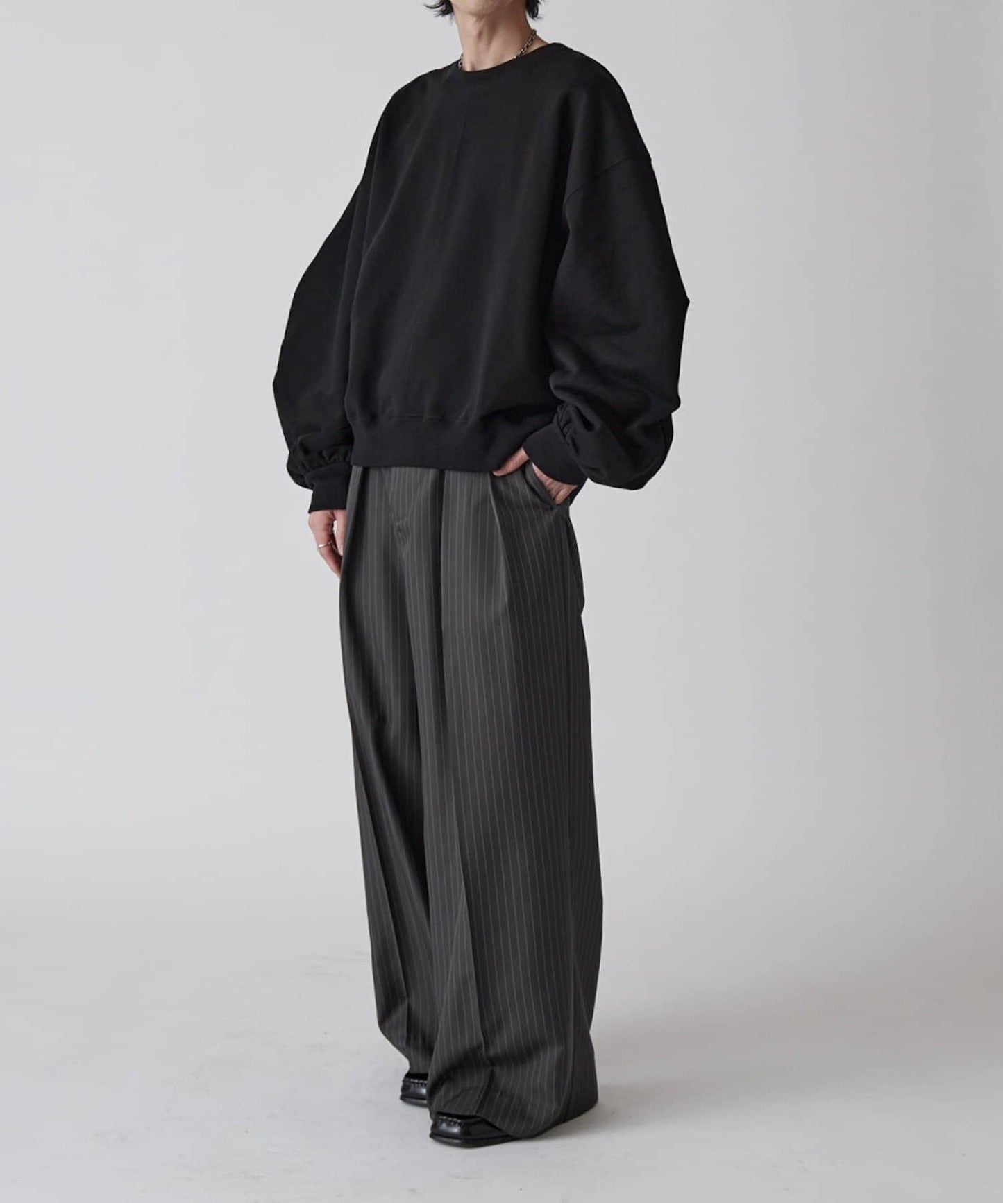 Neucon 蓬鬆褶袖短款衛衣