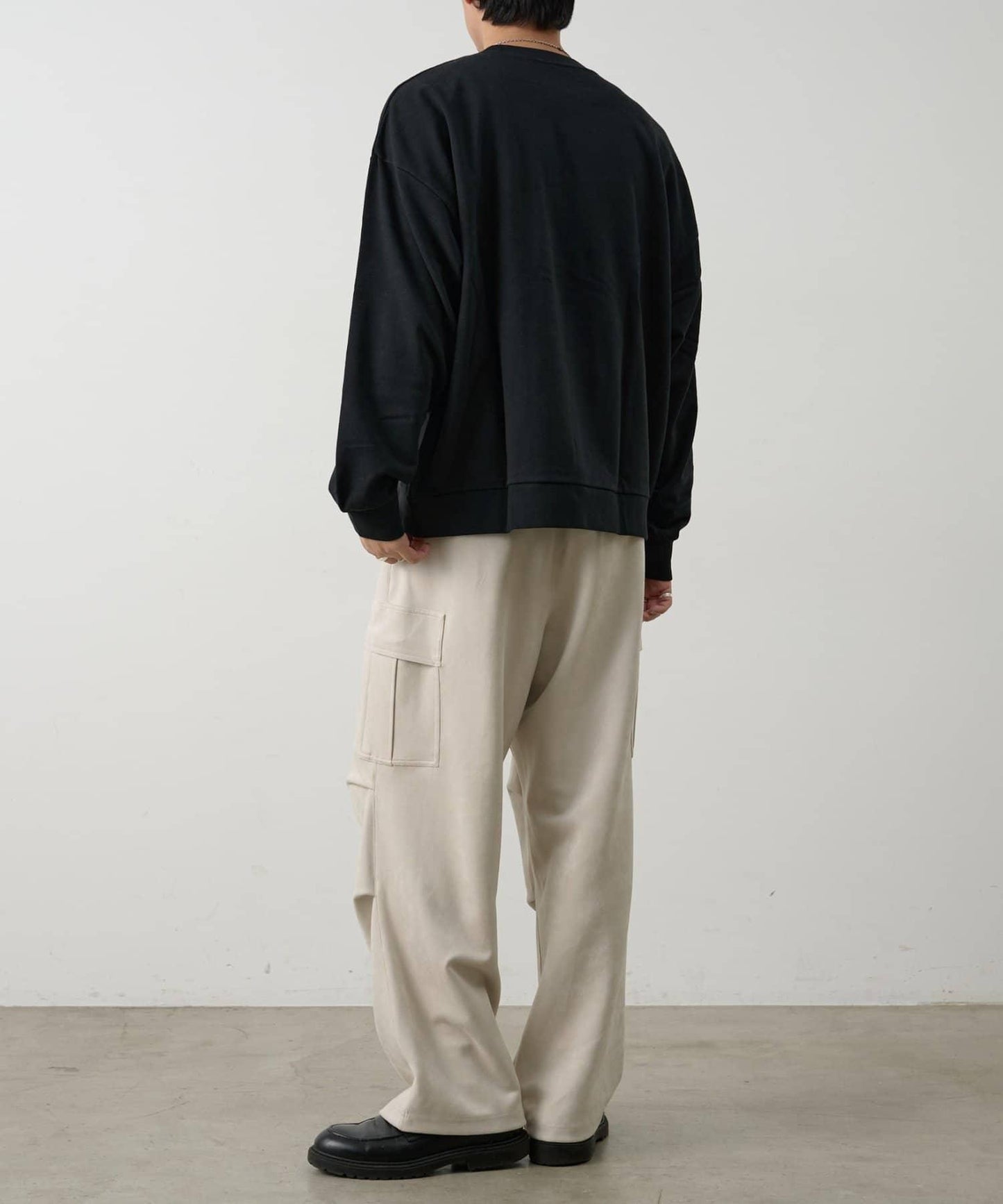 單點刺繡 圓領 衛衣