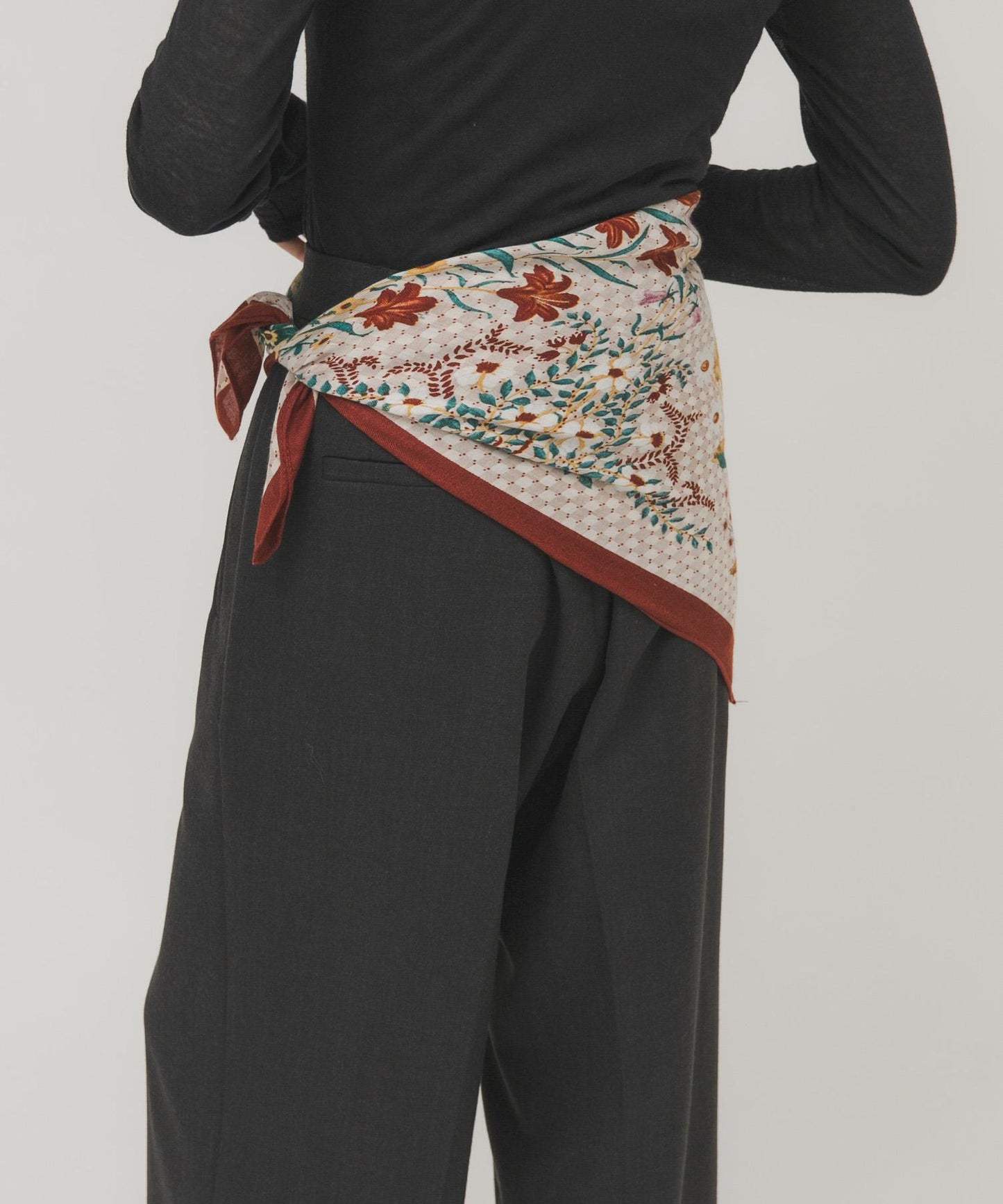 復古花卉圖案絲巾