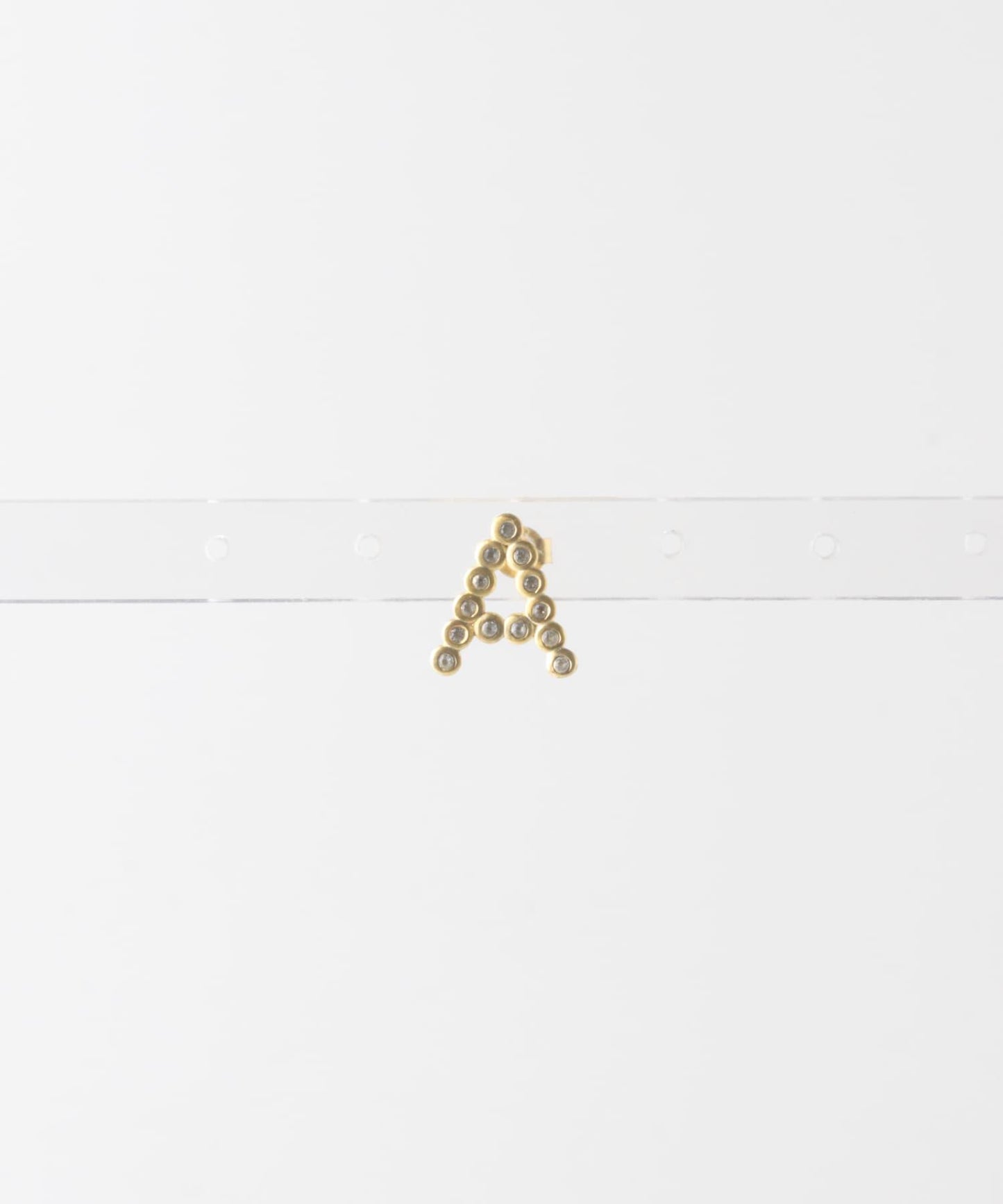 トパーズイニシャルピアス