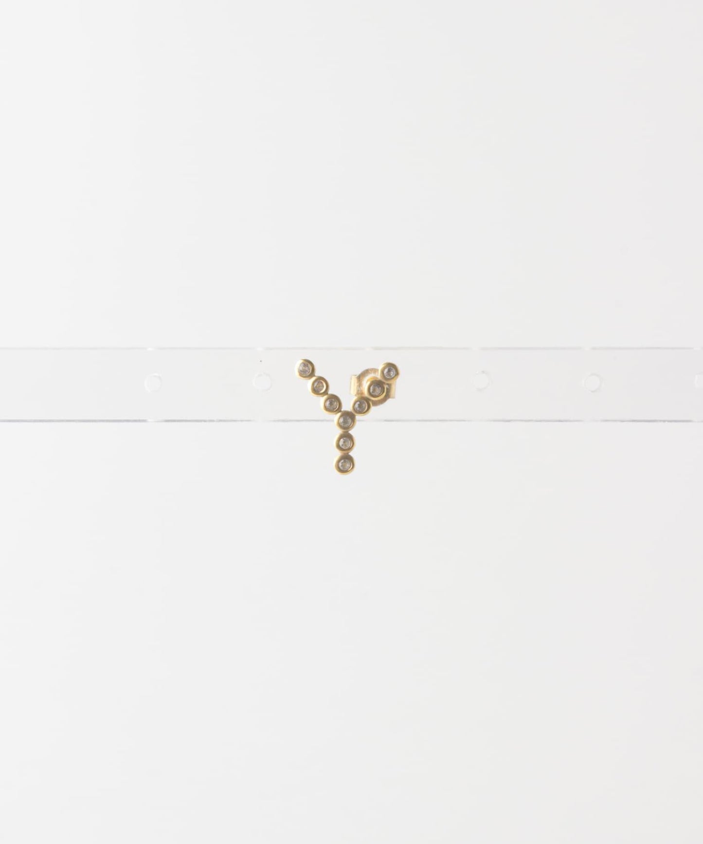 トパーズイニシャルピアス