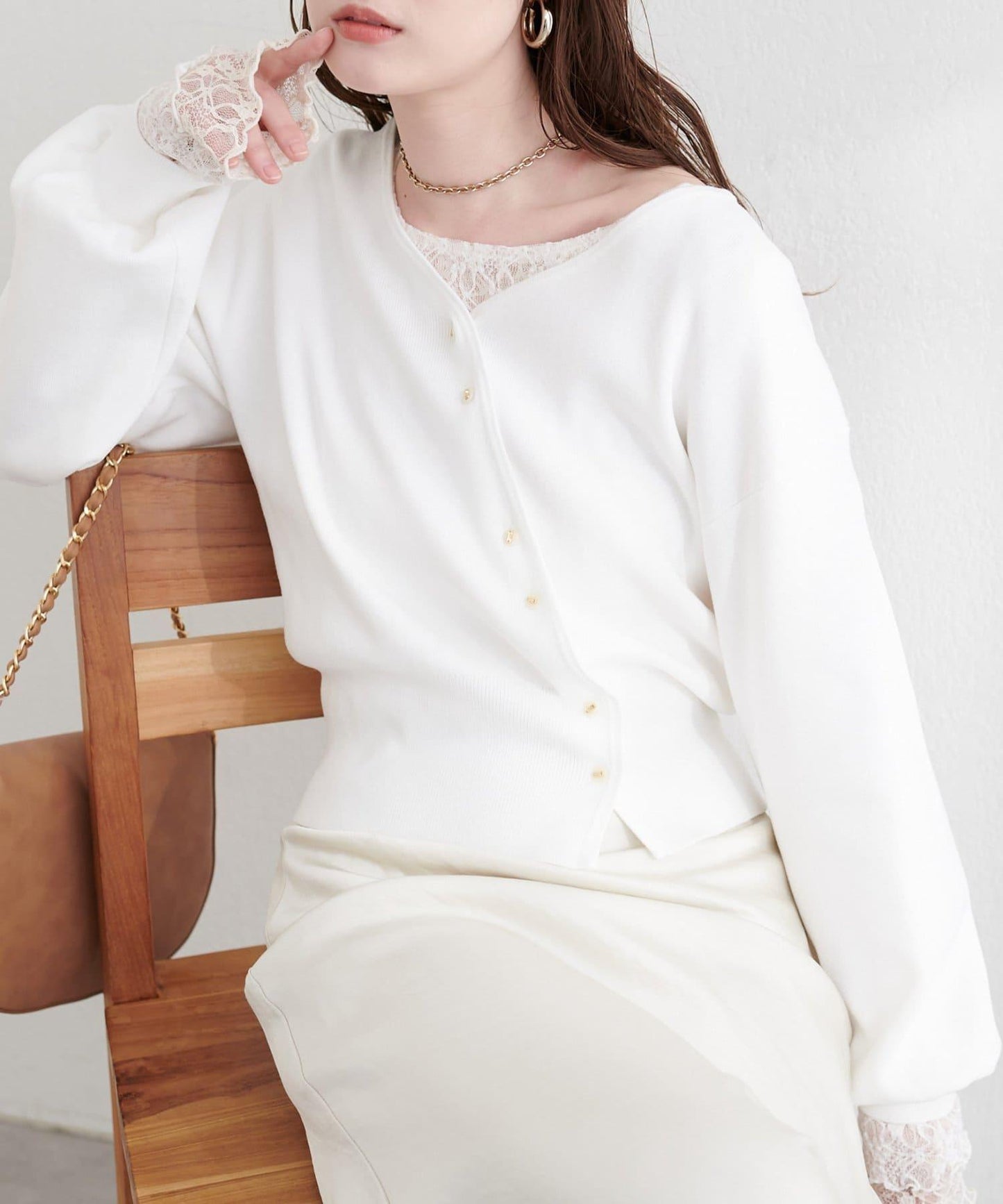 アシメデザイン釦カーデ