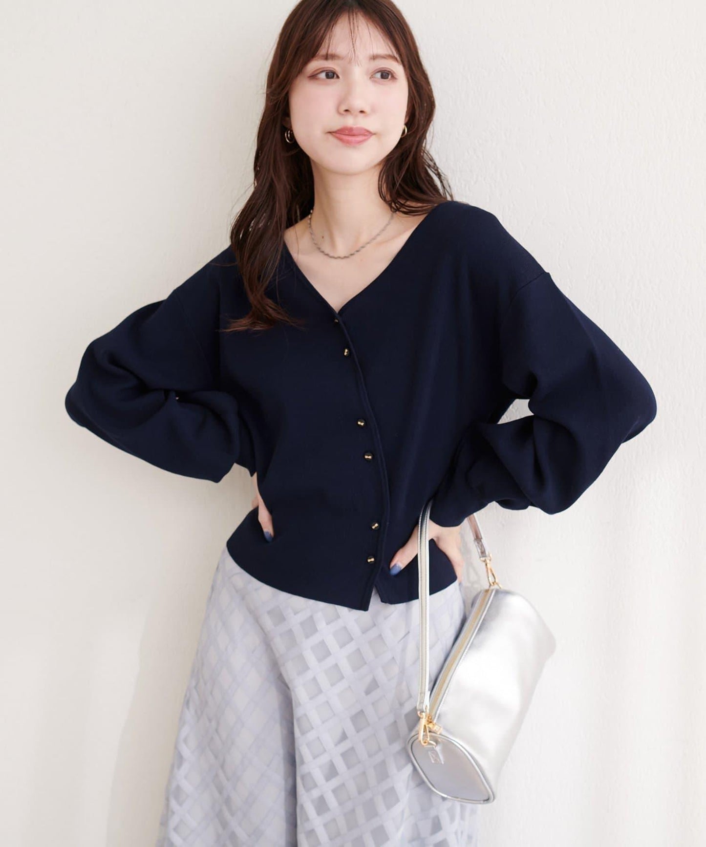 アシメデザイン釦カーデ