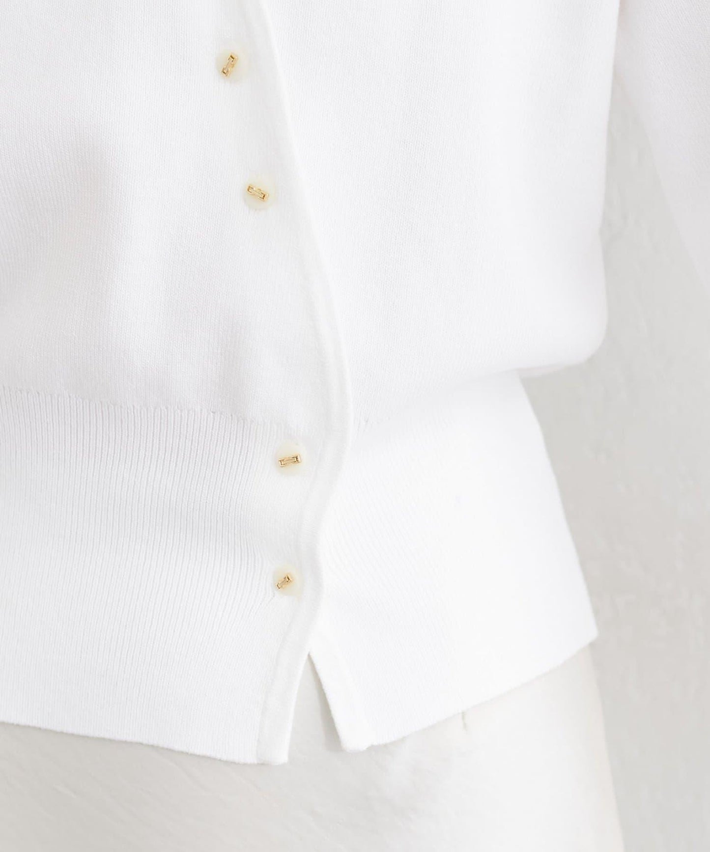 アシメデザイン釦カーデ