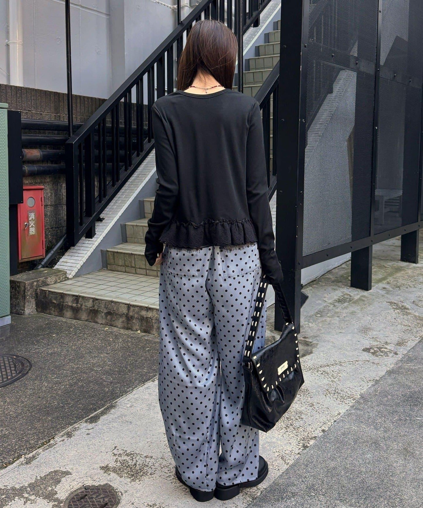 裾レースストレッチリブトップス