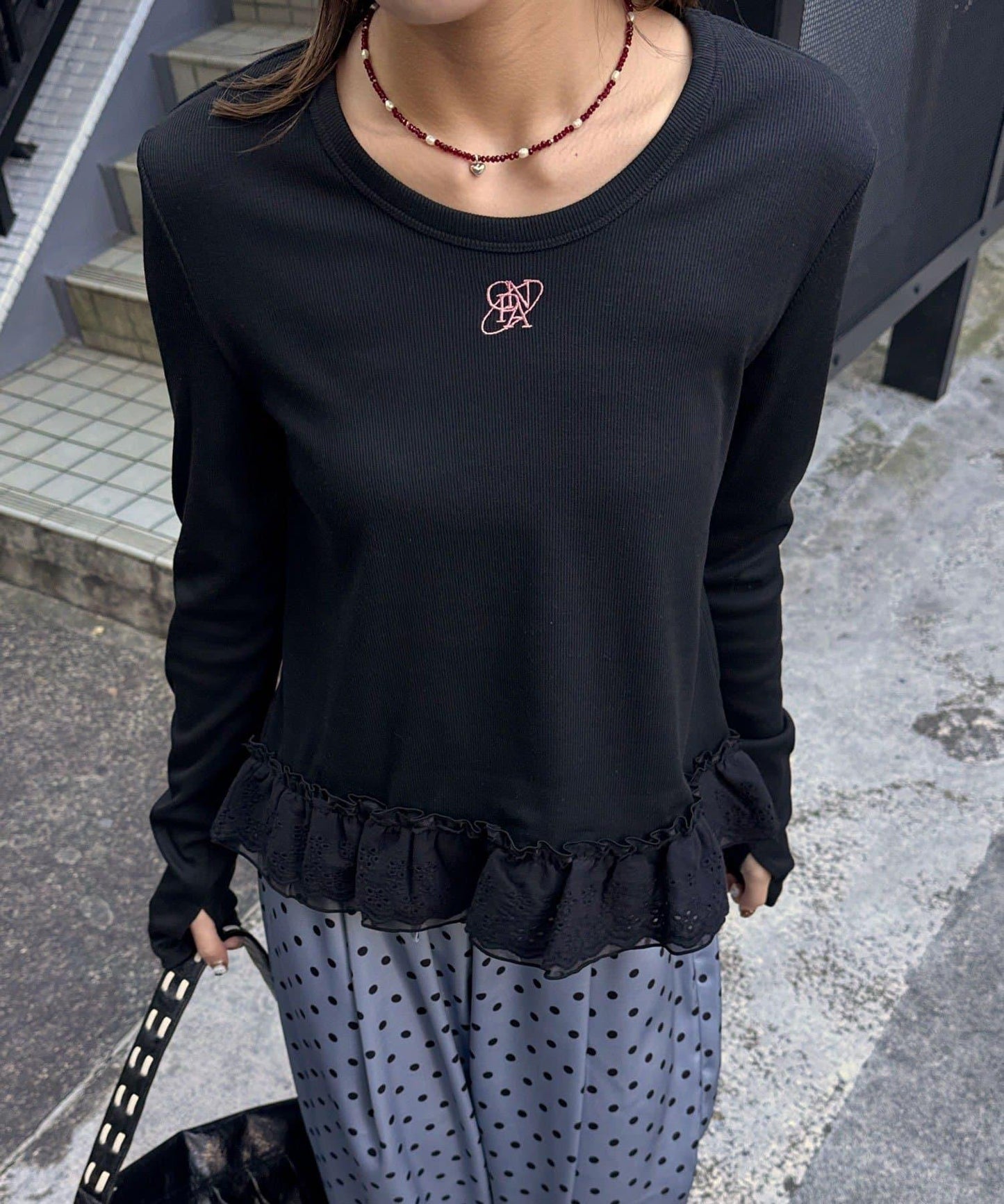 裾レースストレッチリブトップス