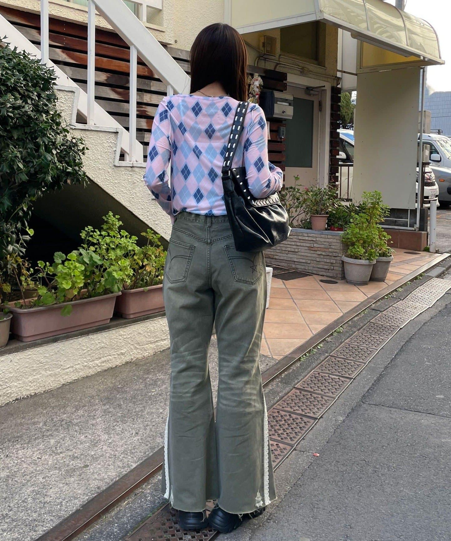 蕾絲省褶喇叭牛仔褲