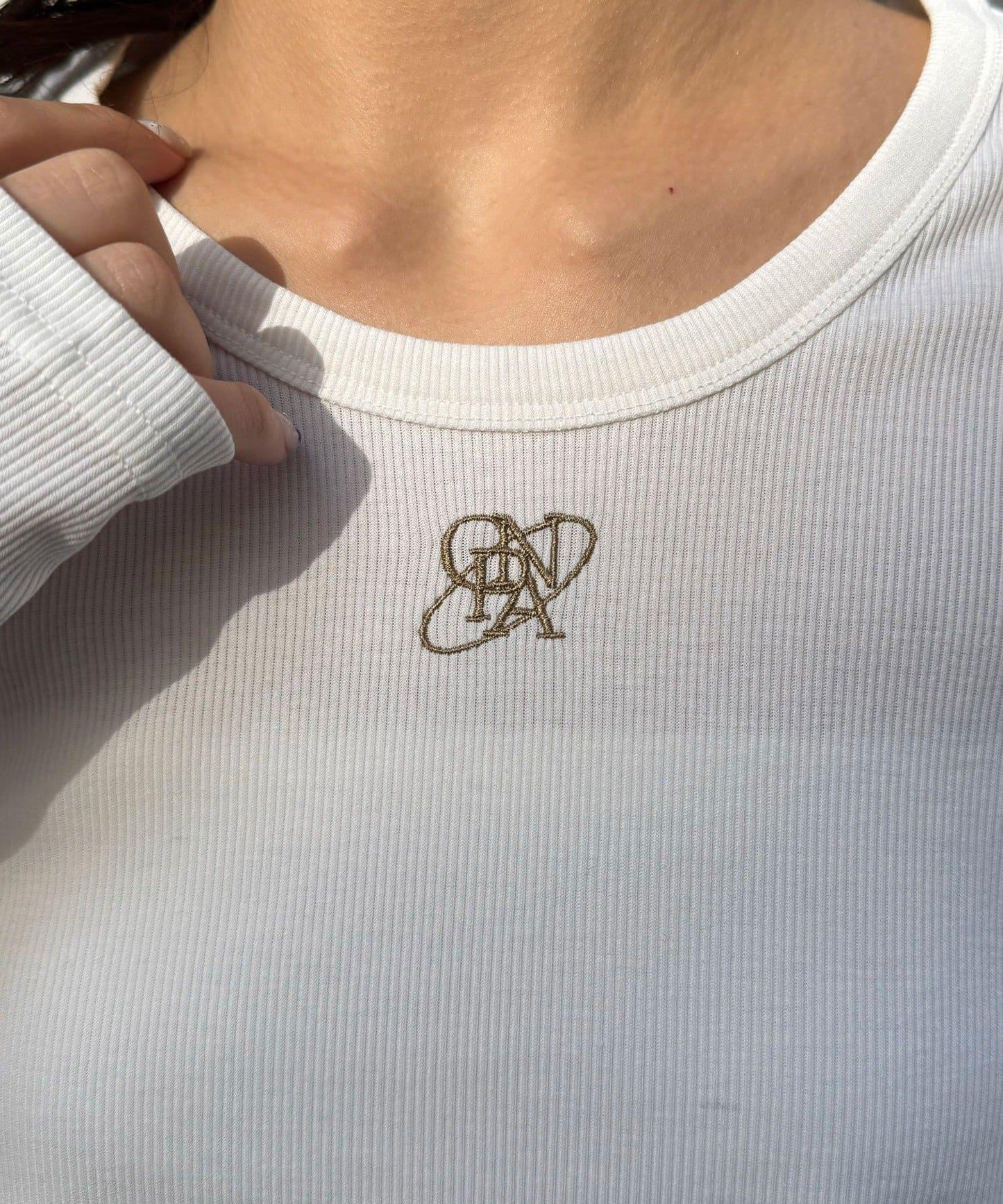 裾レースストレッチリブトップス