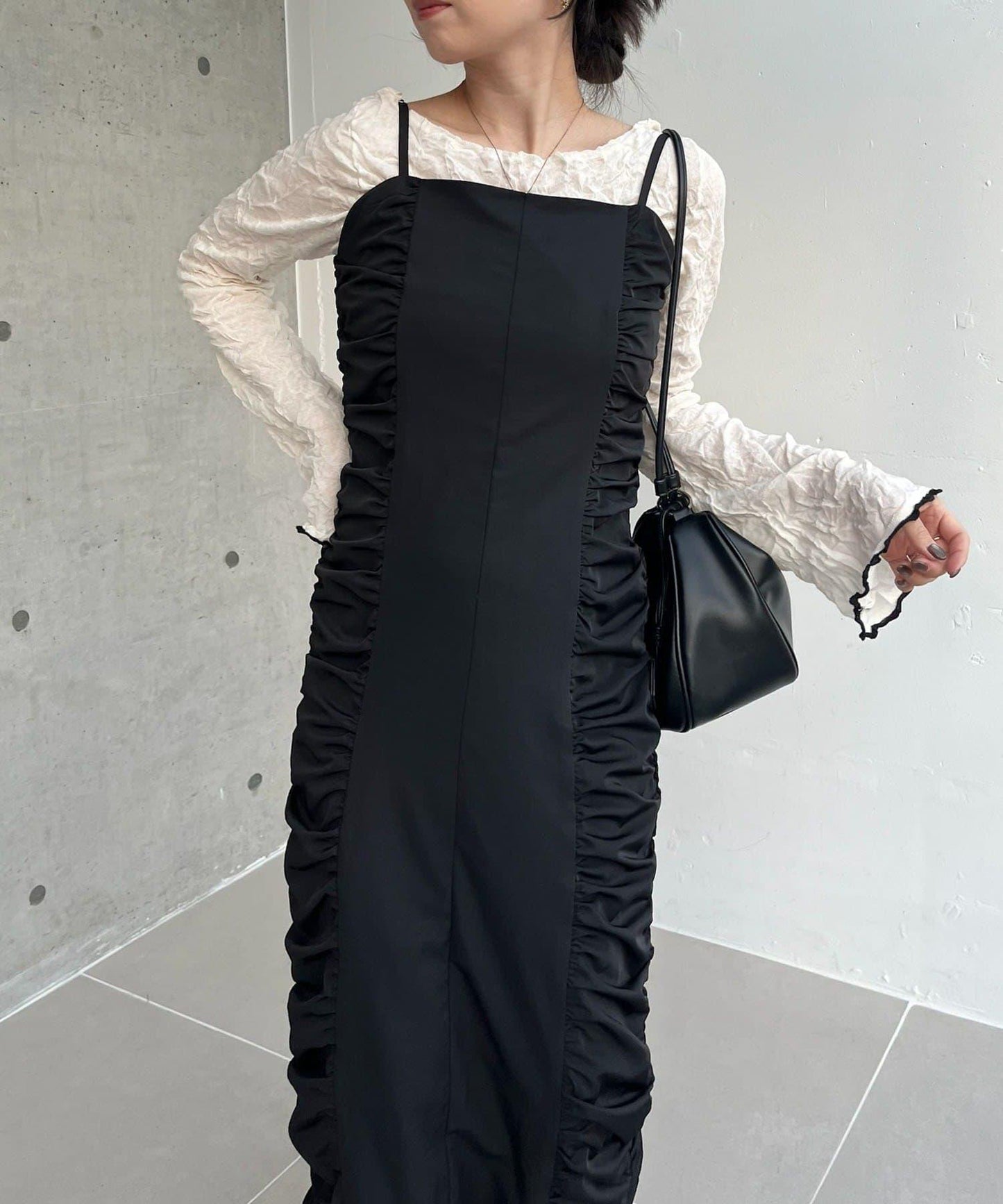 抽褶設計吊帶連衣裙