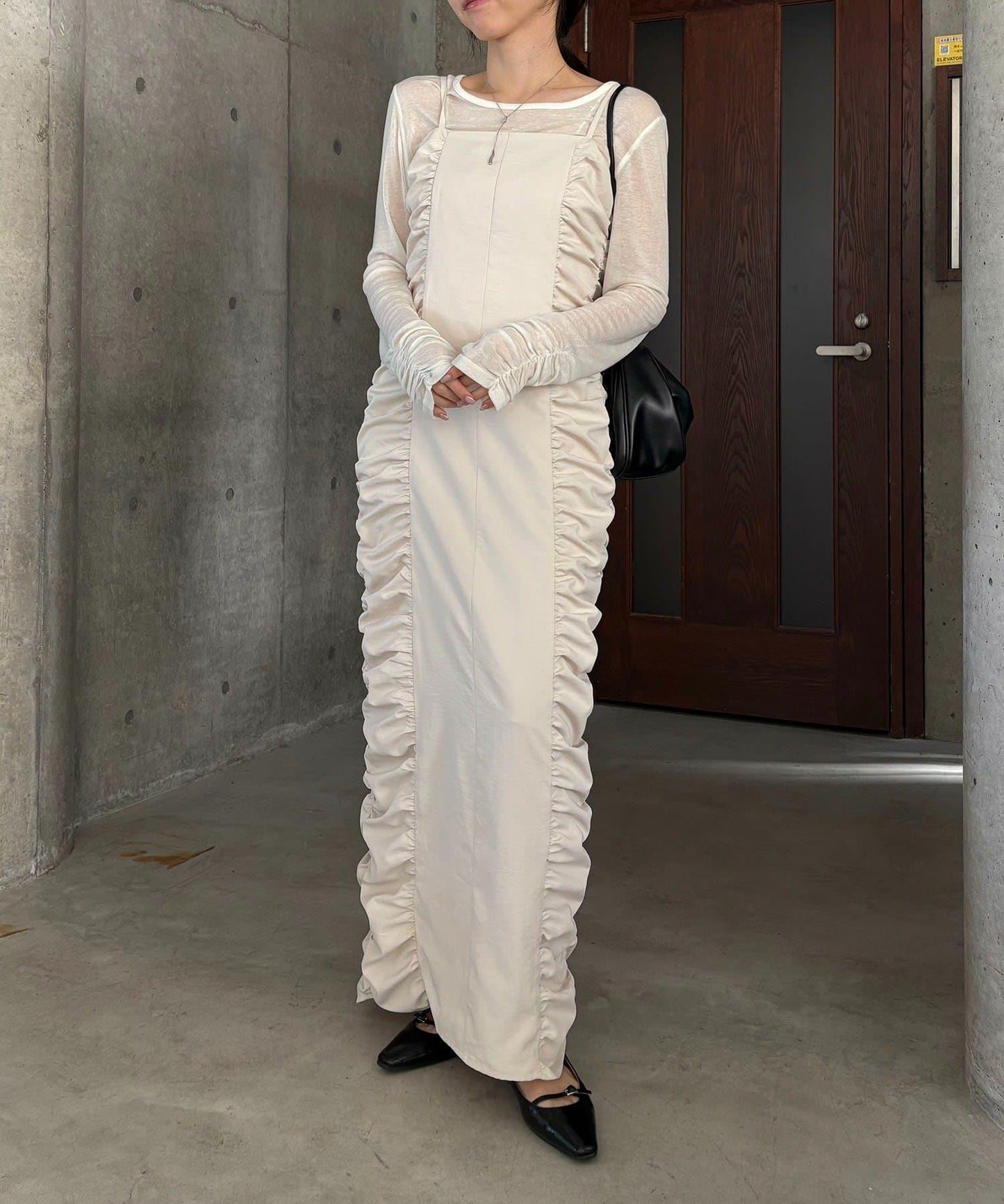 抽褶設計吊帶連衣裙