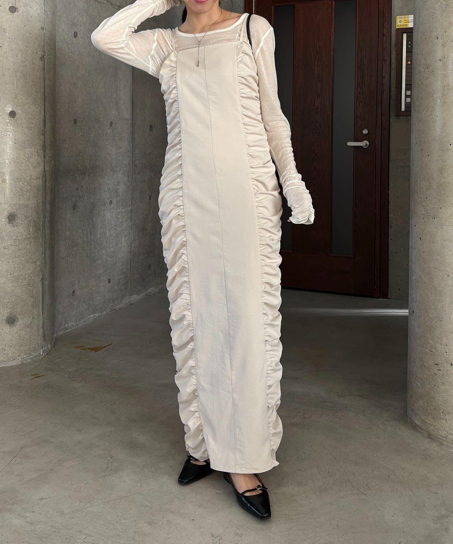 抽褶設計吊帶連衣裙