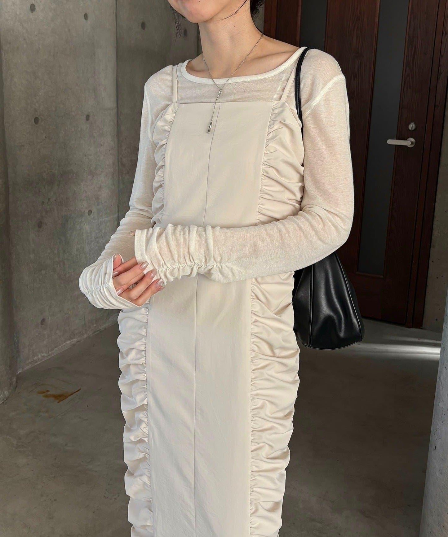 抽褶設計吊帶連衣裙