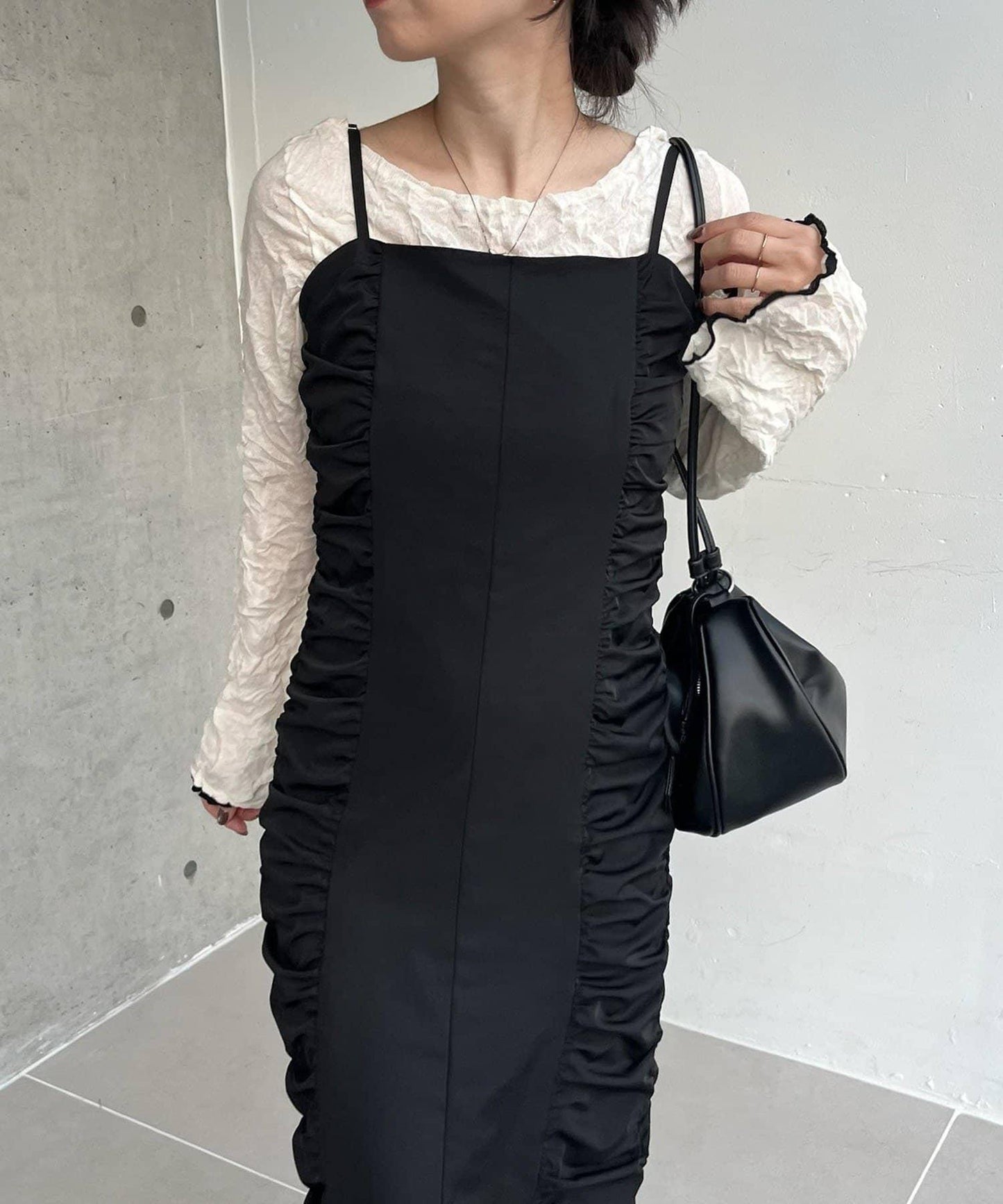 抽褶設計吊帶連衣裙