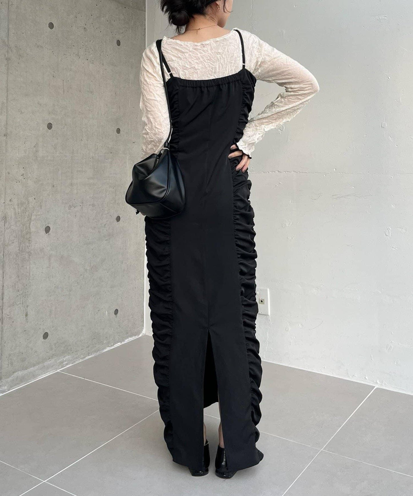 抽褶設計吊帶連衣裙