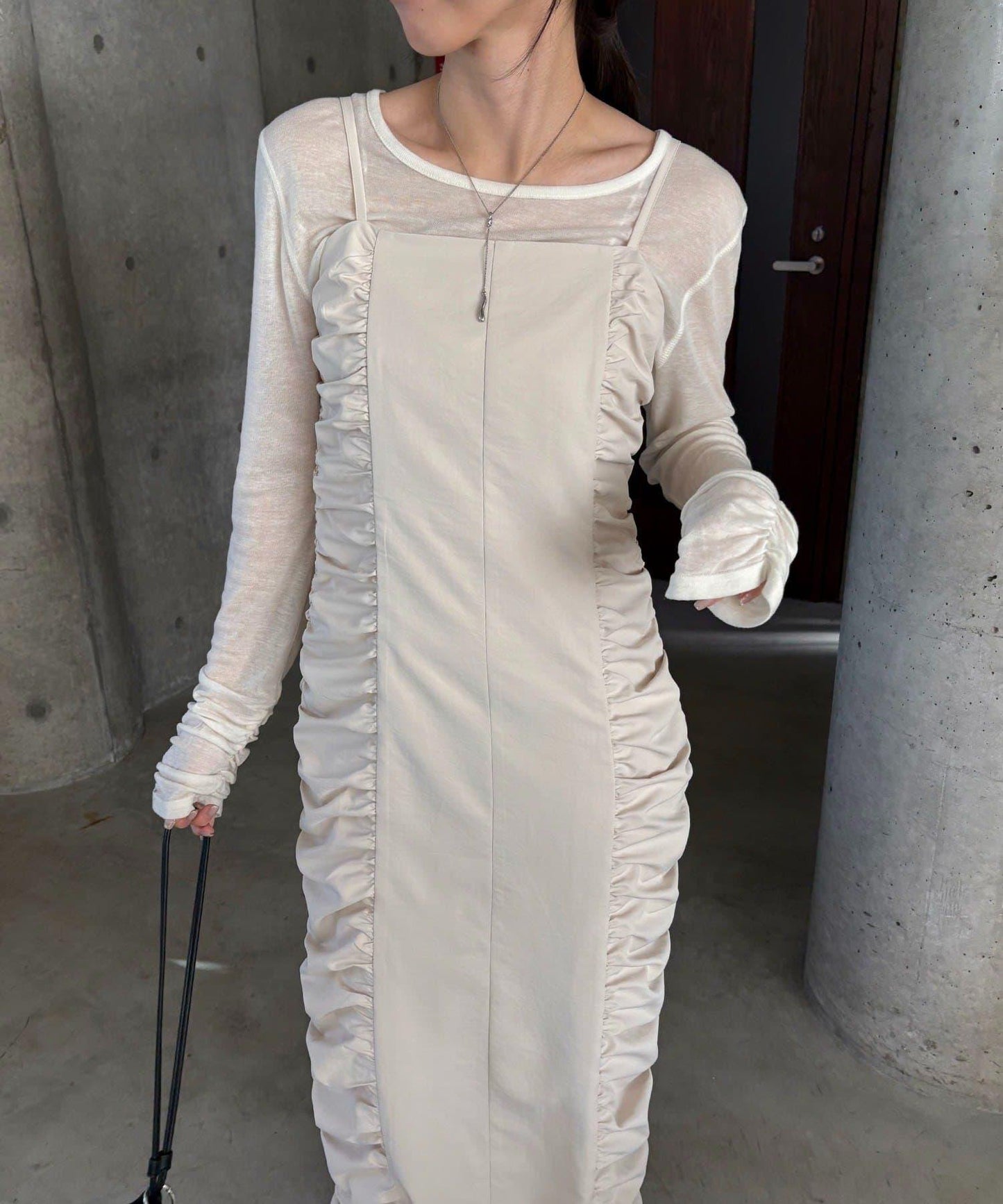 抽褶設計吊帶連衣裙