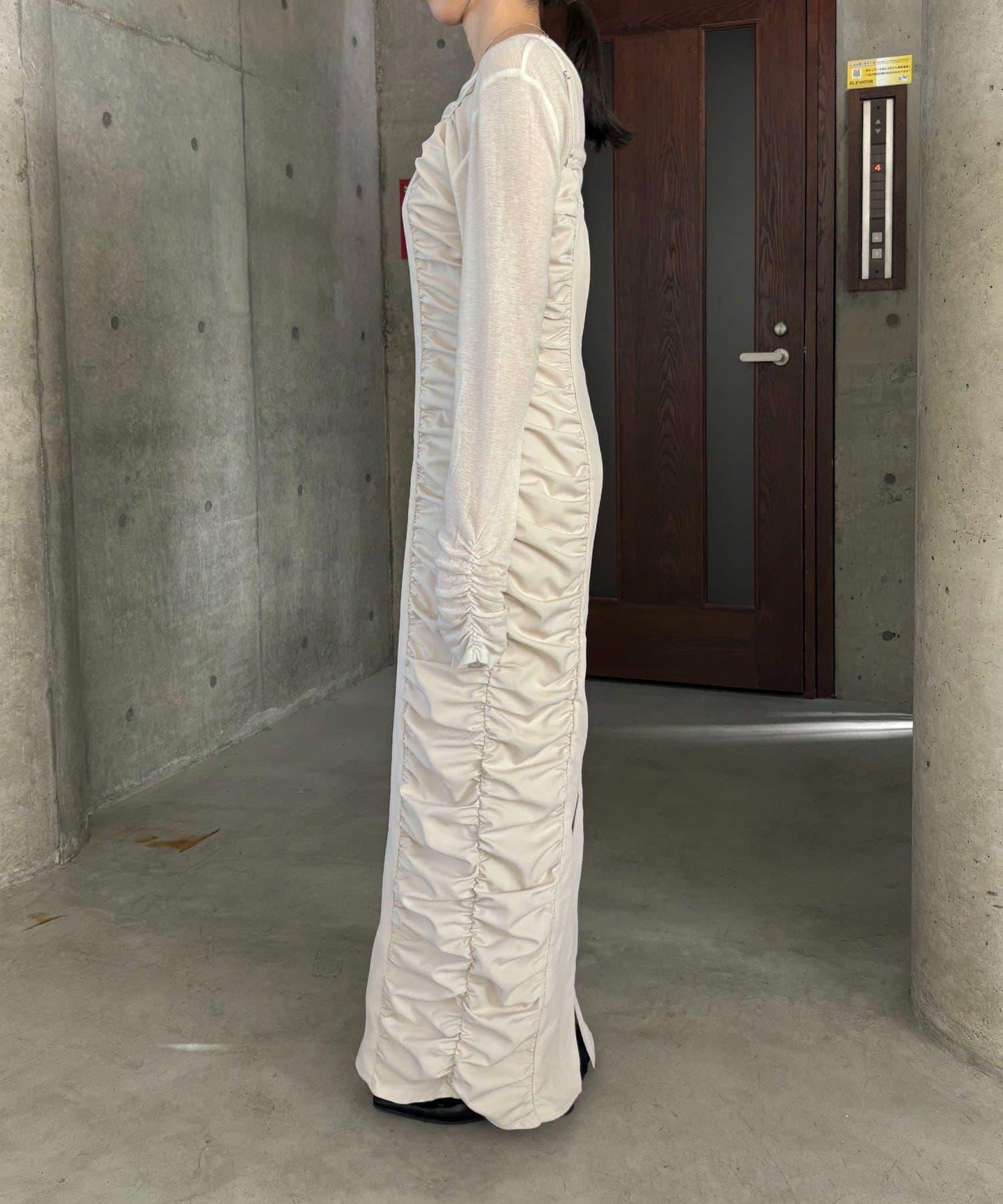 抽褶設計吊帶連衣裙