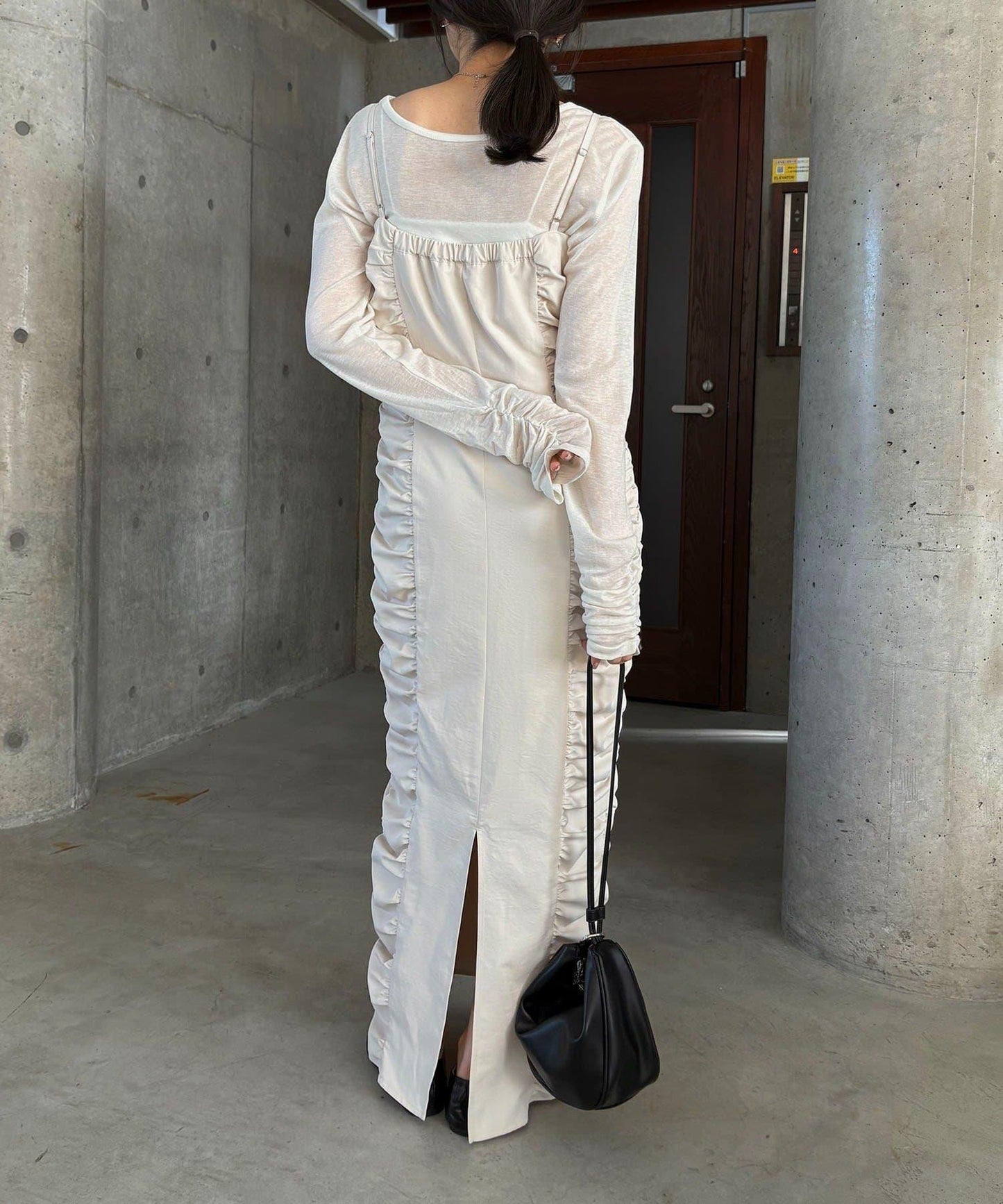 抽褶設計吊帶連衣裙