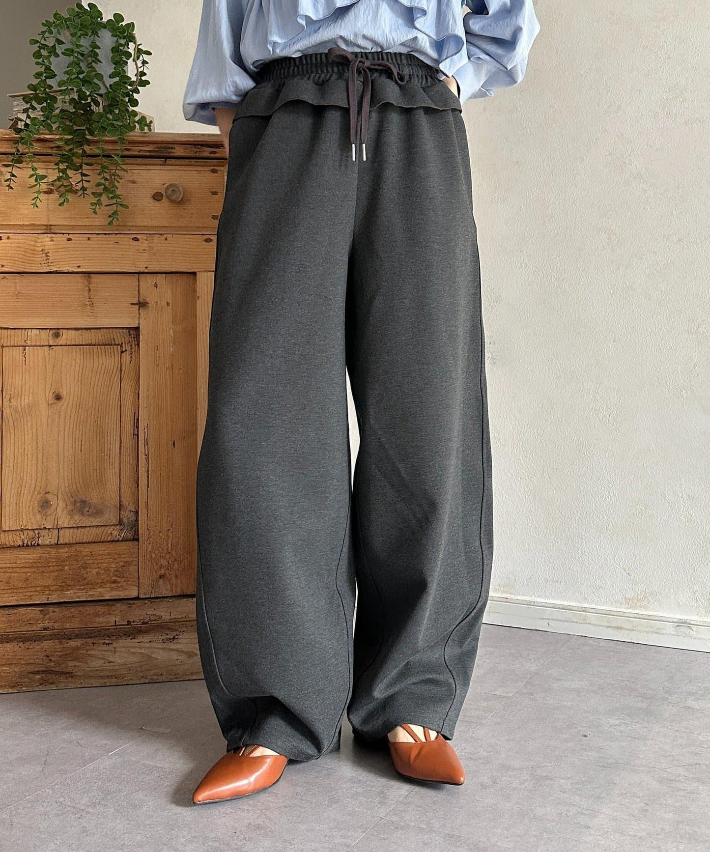 腰部荷葉邊 弧形版型 褲子