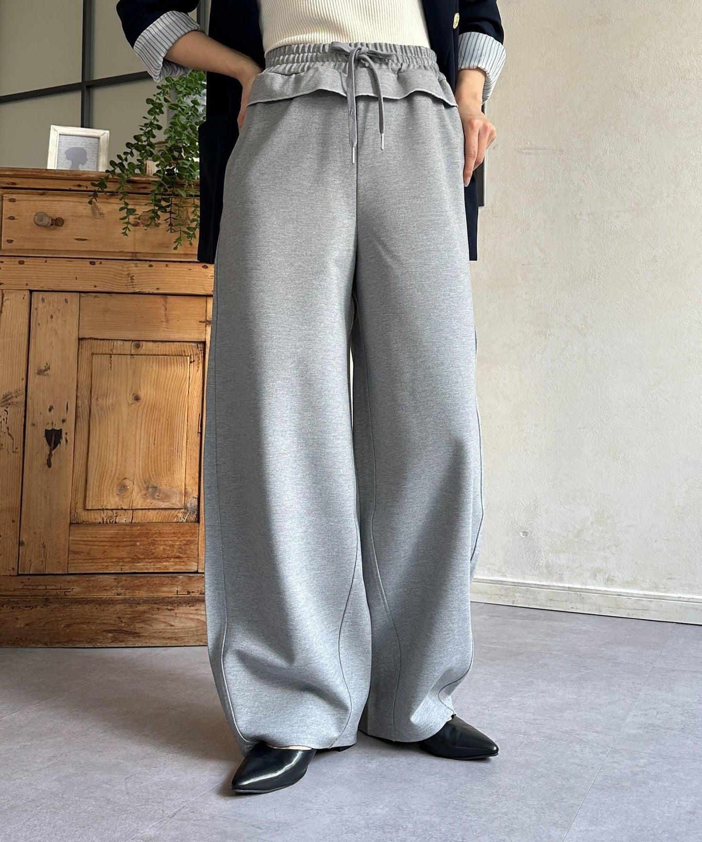 腰部荷葉邊 弧形版型 褲子