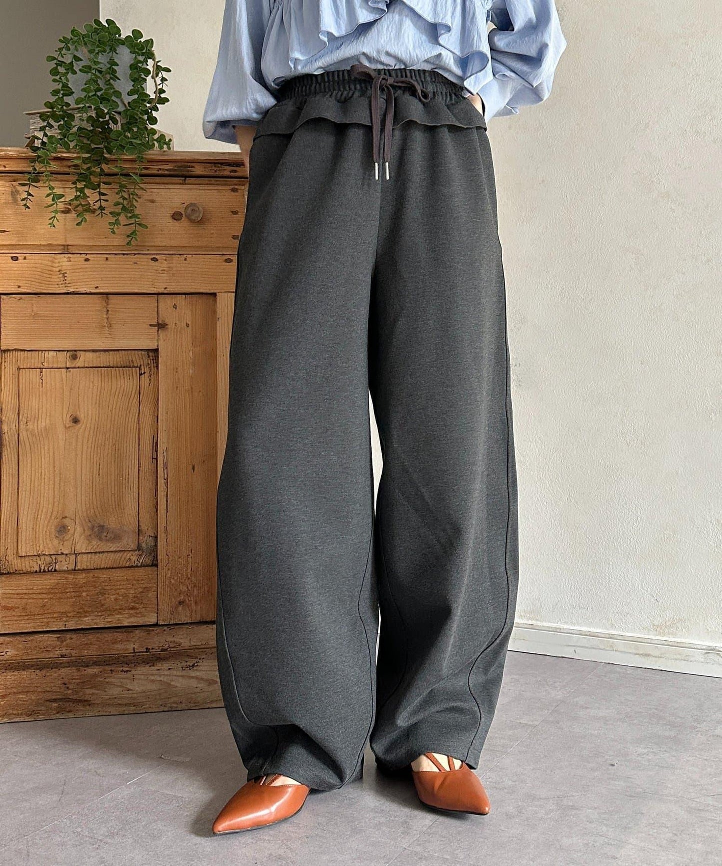 腰部荷葉邊 弧形版型 褲子