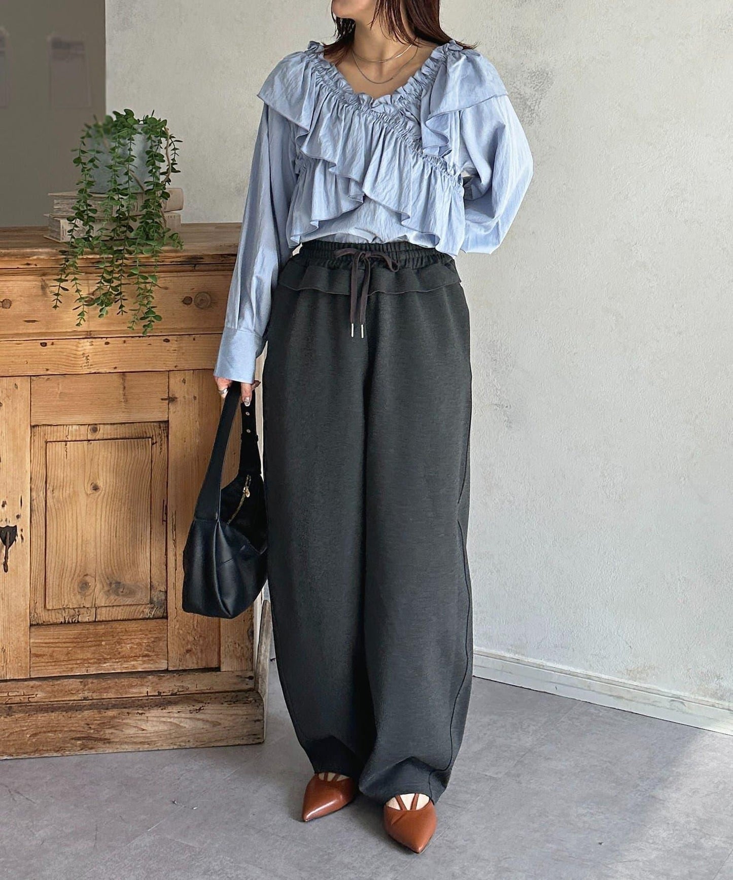 腰部荷葉邊 弧形版型 褲子