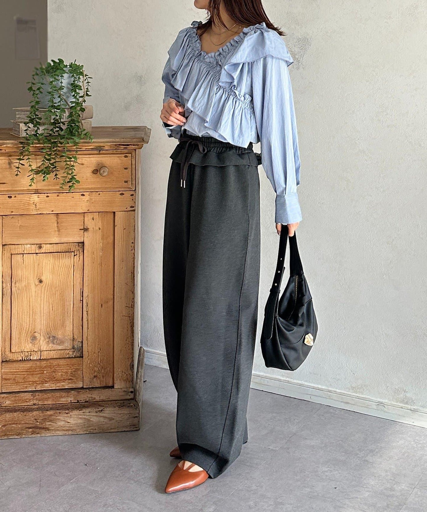 腰部荷葉邊 弧形版型 褲子