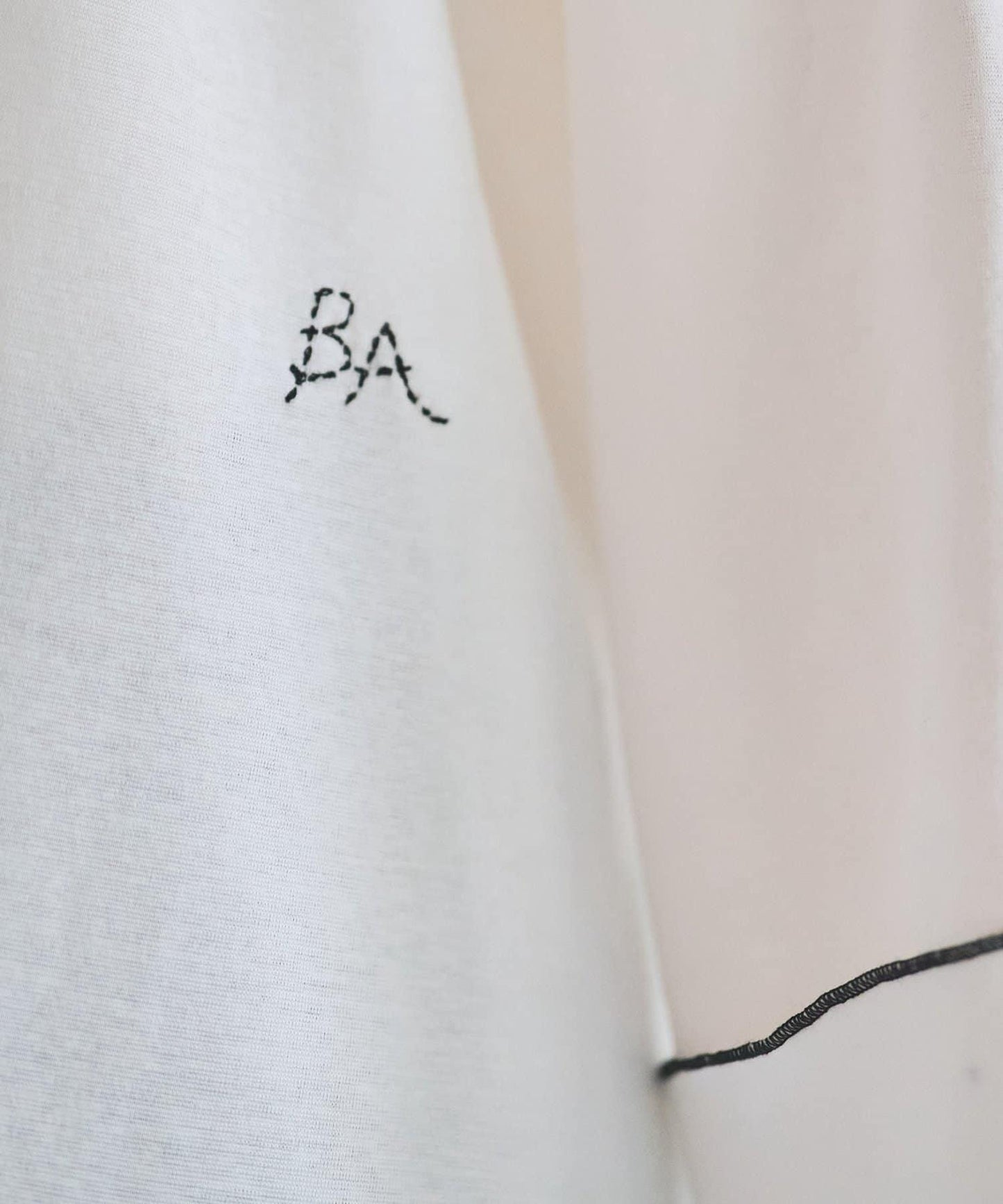 字母荷葉邊套頭上衣