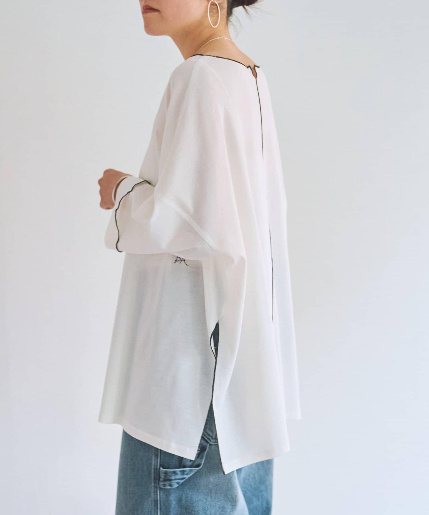 字母荷葉邊套頭上衣