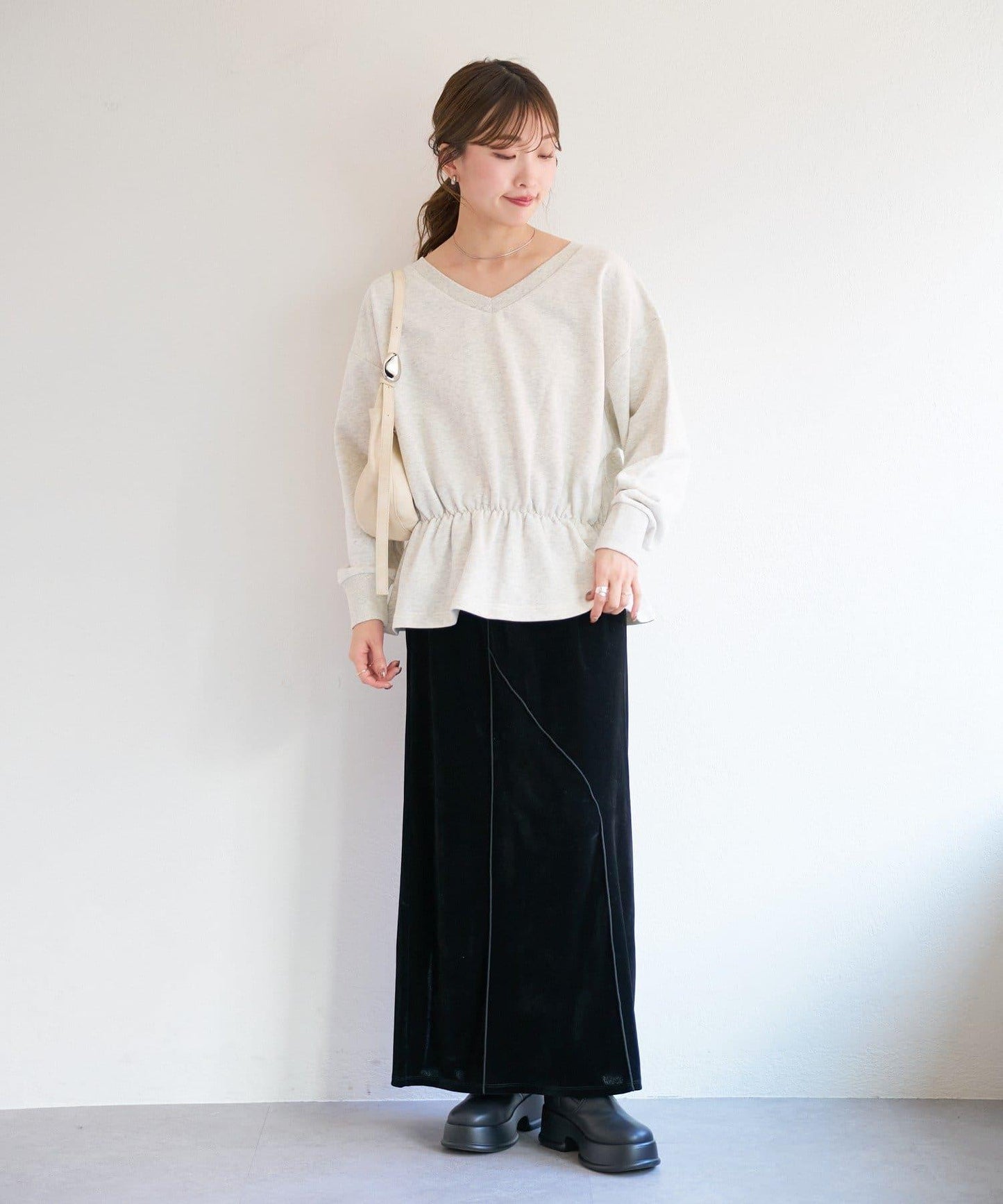 V領荷葉擺衛衣 B款