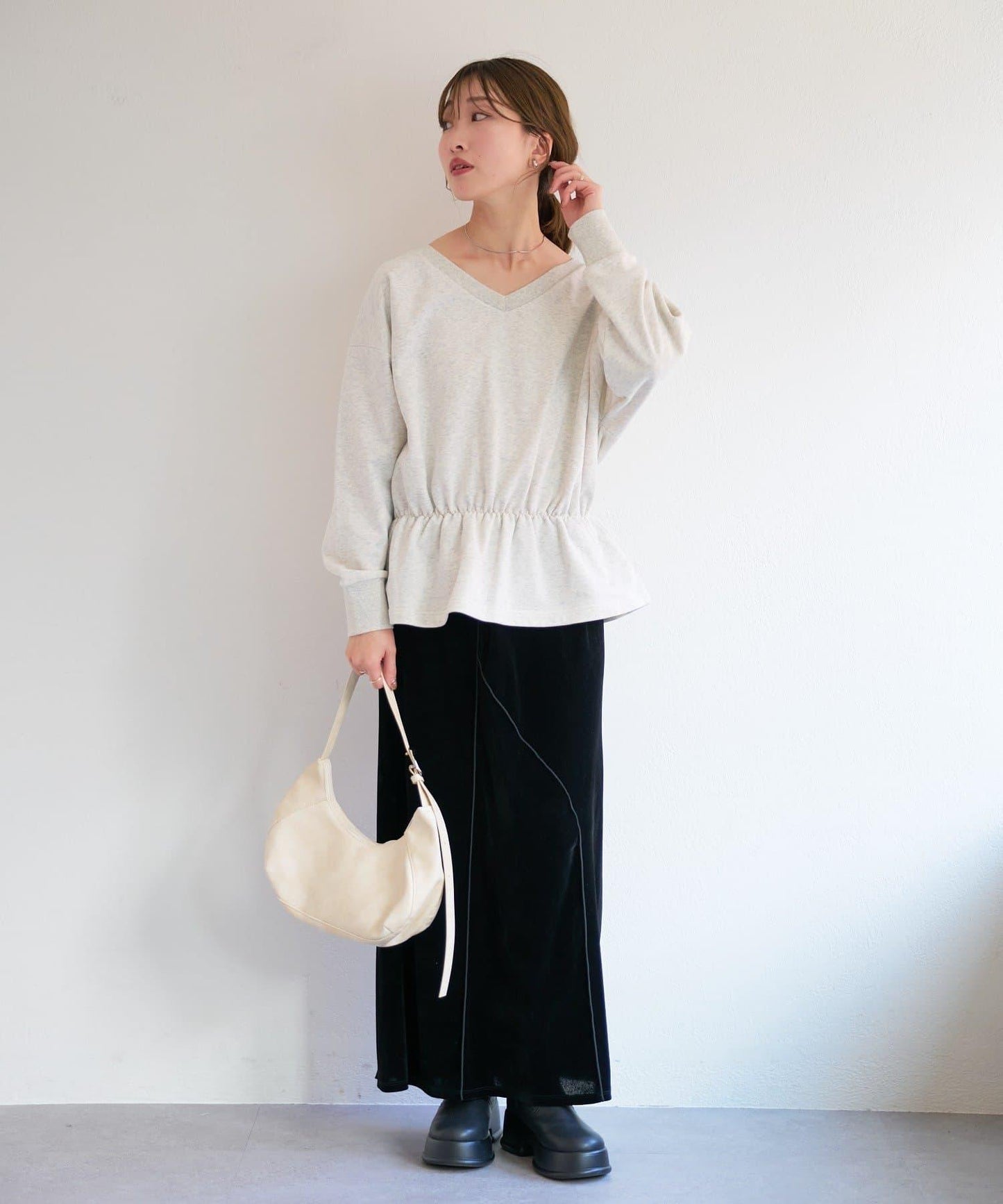 V領荷葉擺衛衣 B款