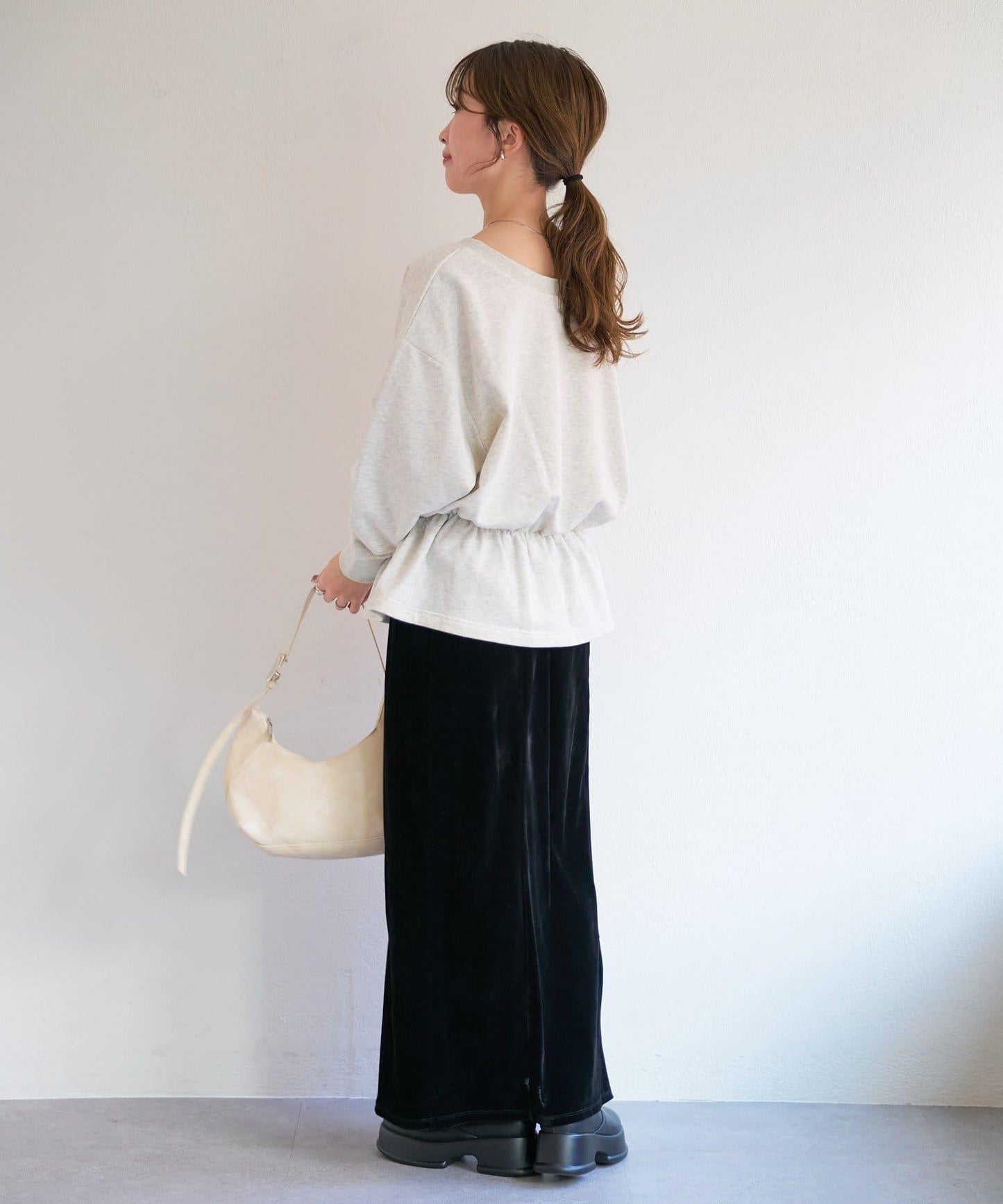 V領荷葉擺衛衣 B款