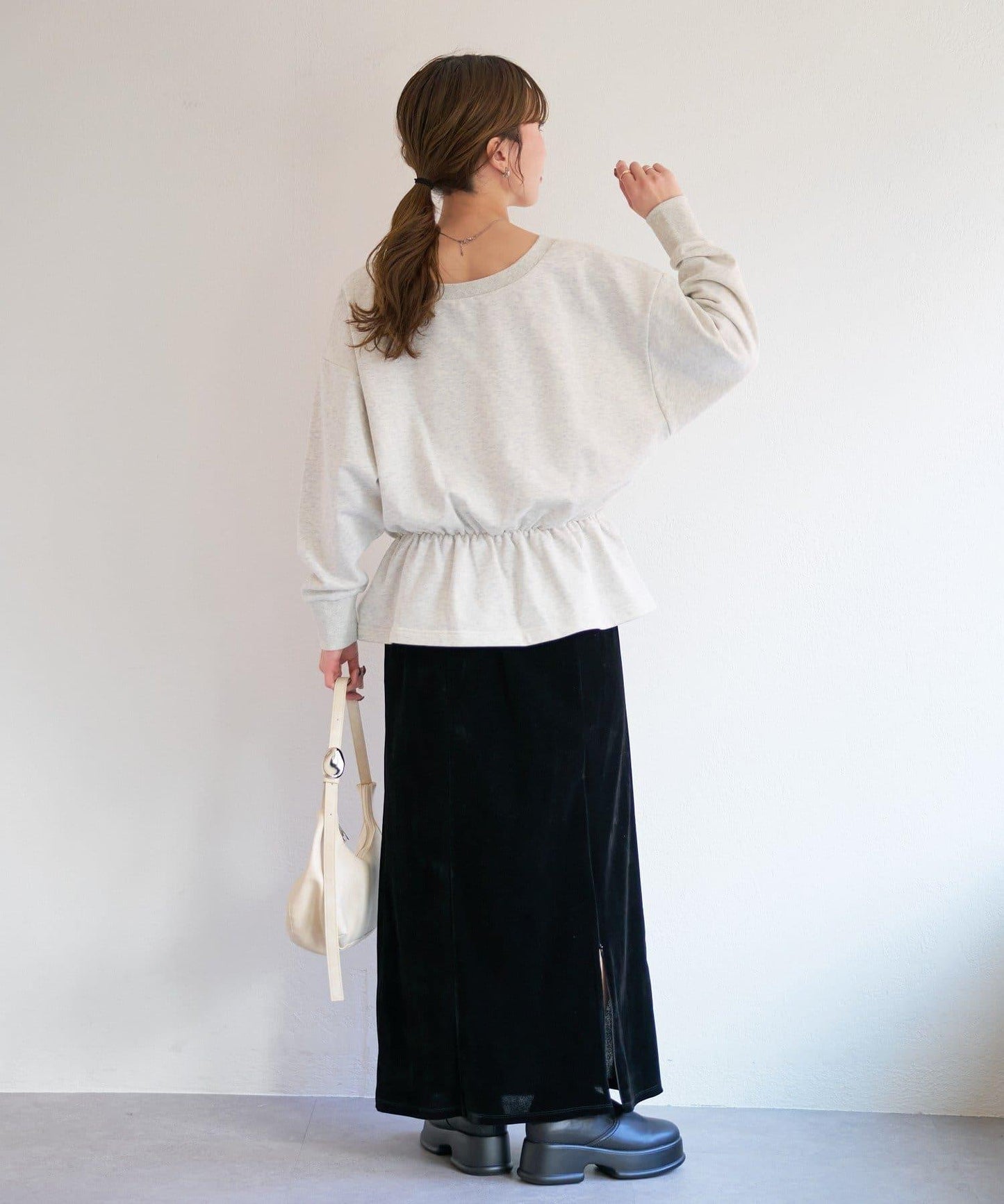 V領荷葉擺衛衣 B款