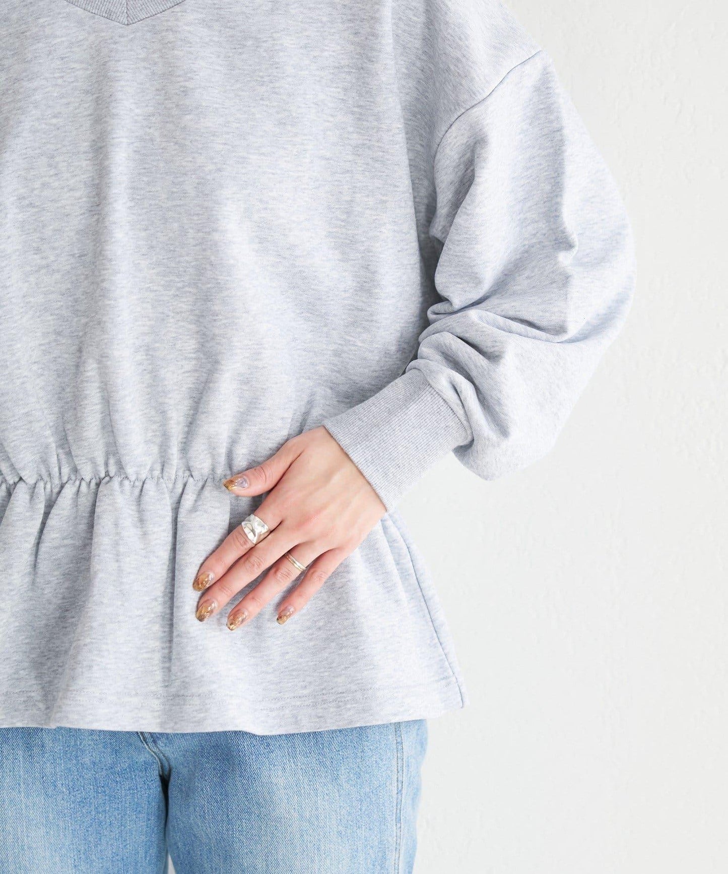 V領荷葉擺衛衣 B款