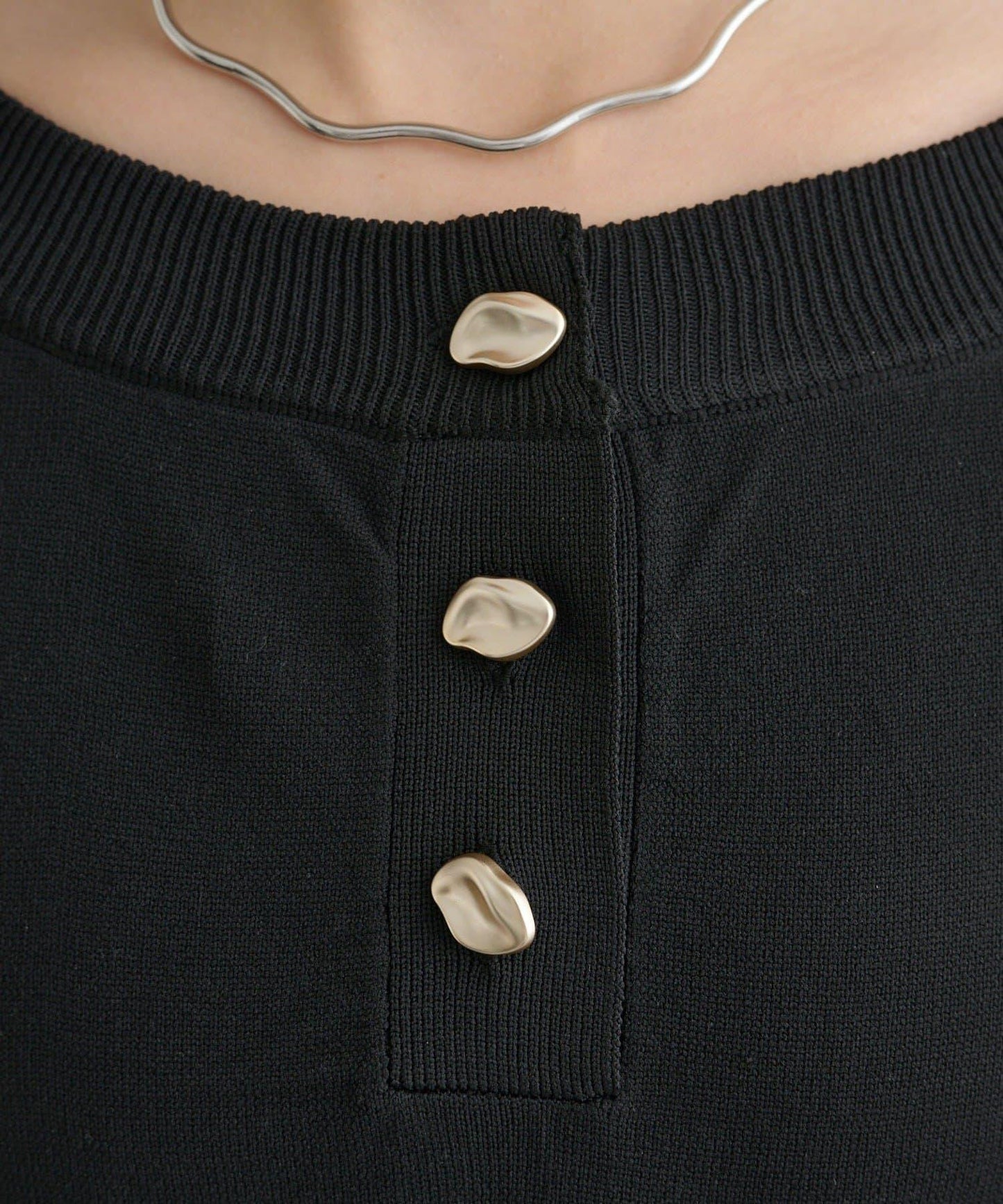 荷葉邊亨利領針織上衣