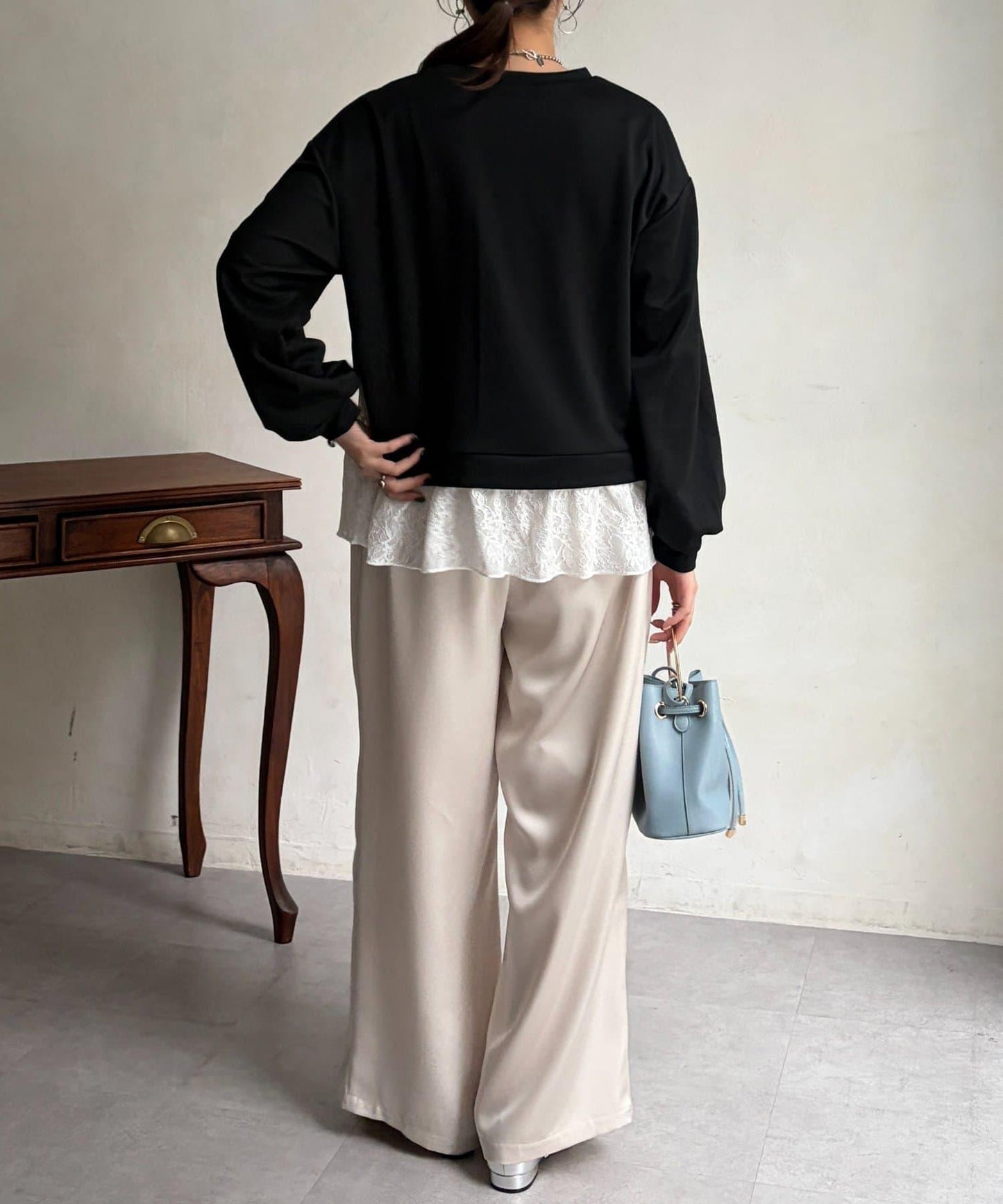 蕾絲拼接套頭上衣