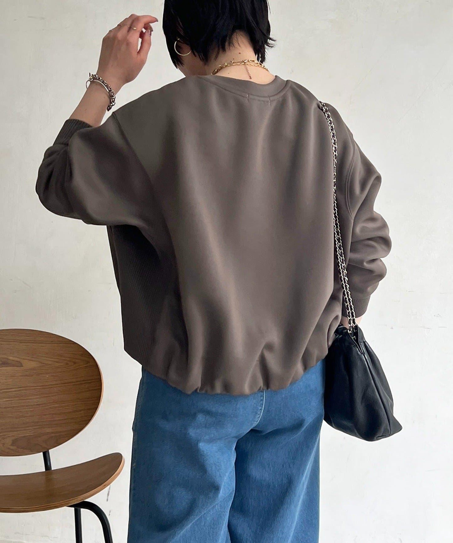 輕量複合面料 蓬鬆版型 套頭上衣