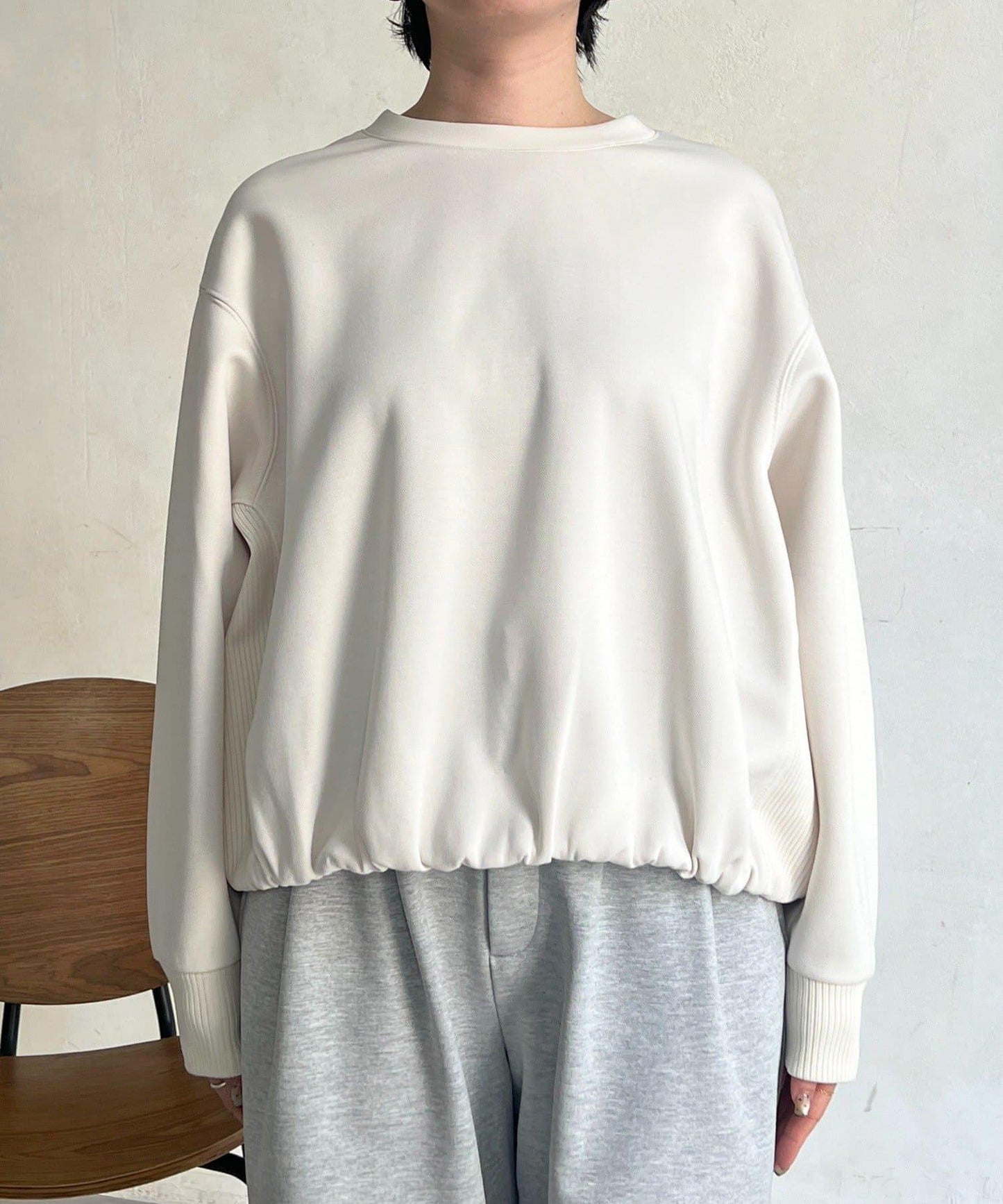 輕量複合面料 蓬鬆版型 套頭上衣