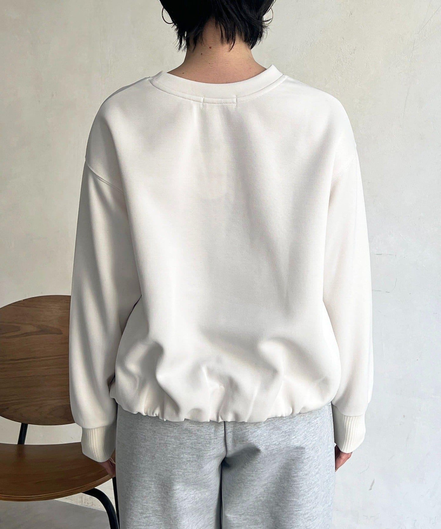 輕量複合面料 蓬鬆版型 套頭上衣