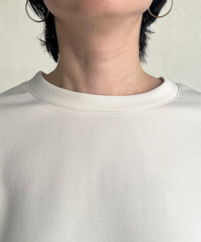 輕量複合面料 蓬鬆版型 套頭上衣