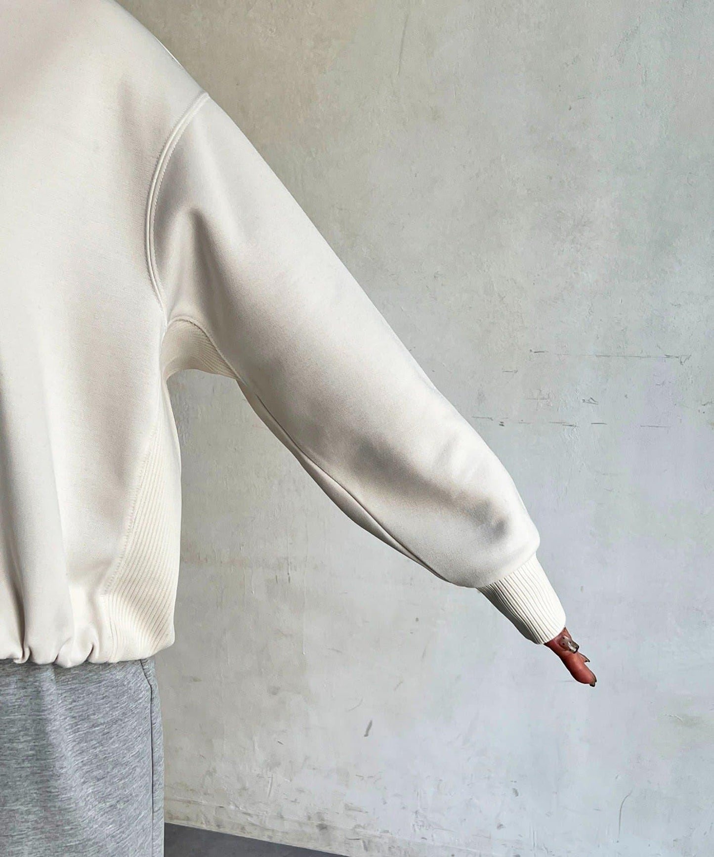 輕量複合面料 蓬鬆版型 套頭上衣