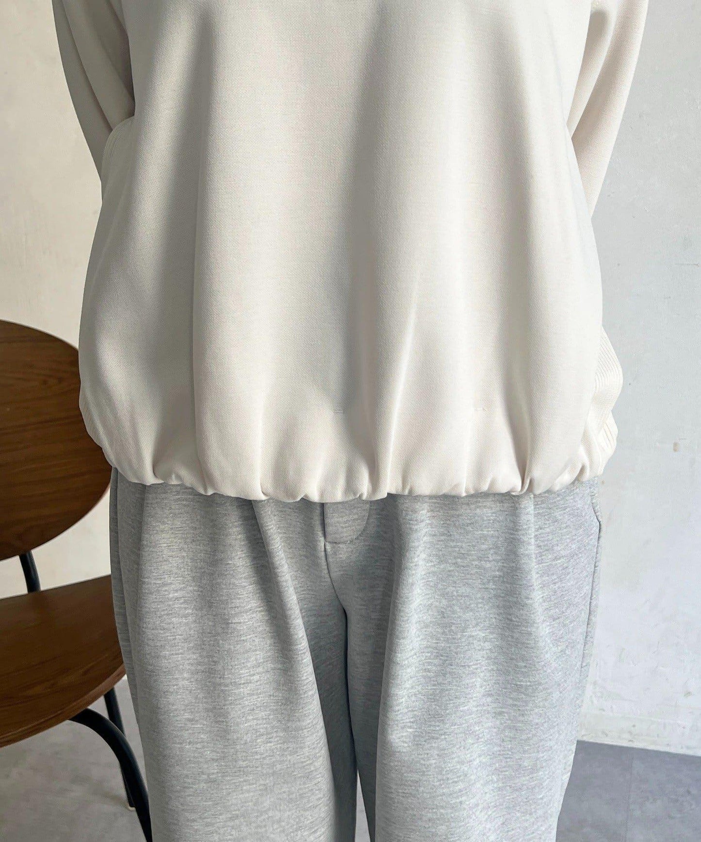 輕量複合面料 蓬鬆版型 套頭上衣