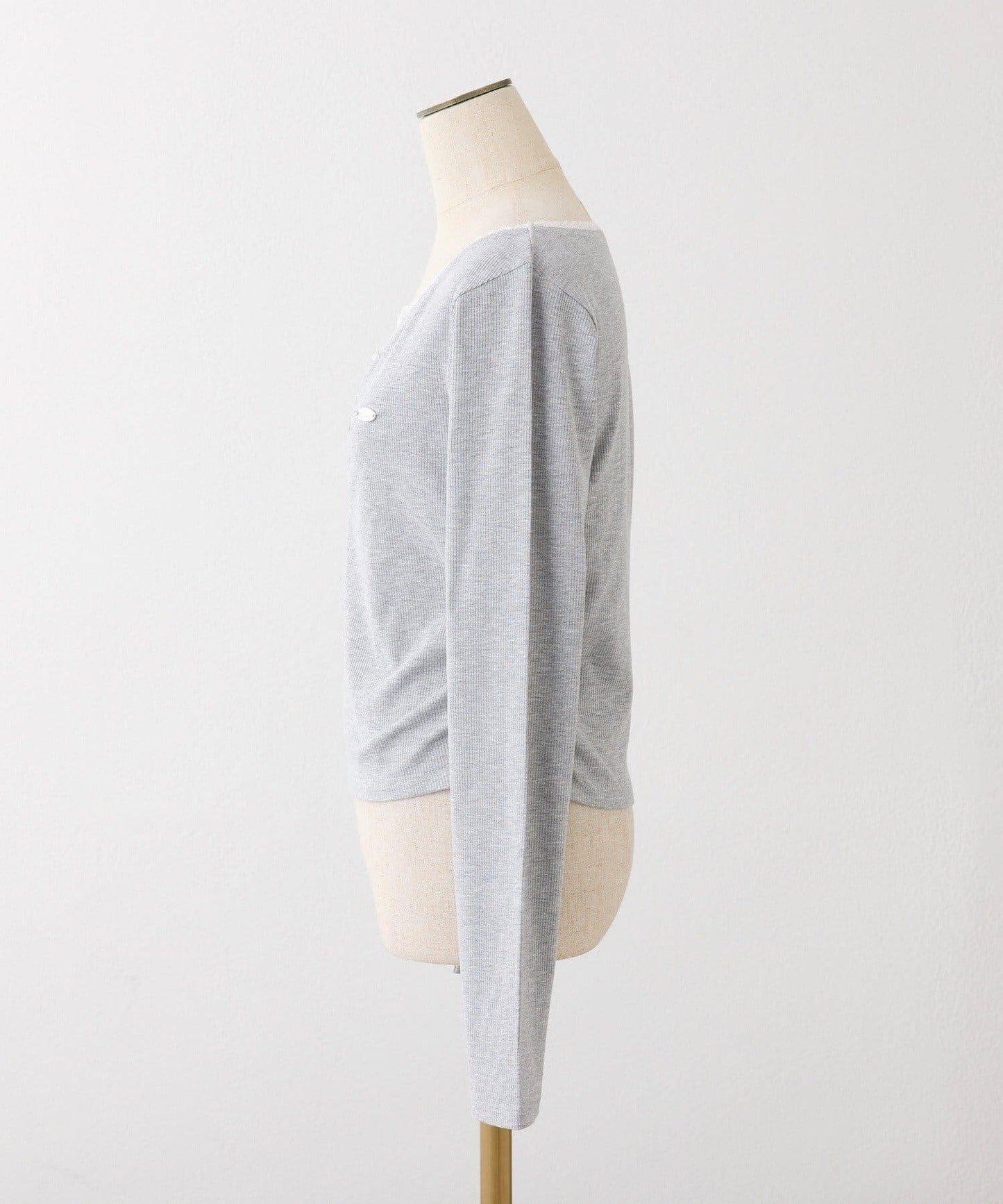 金屬裝飾前抽褶上衣