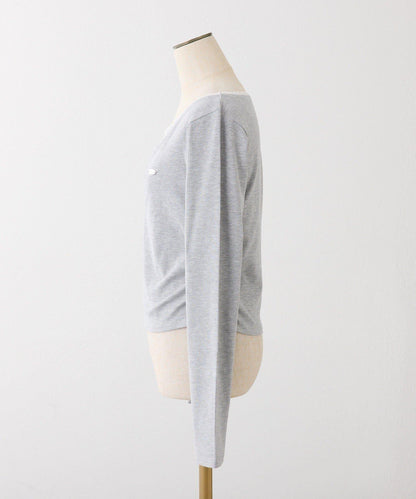 金屬裝飾前抽褶上衣